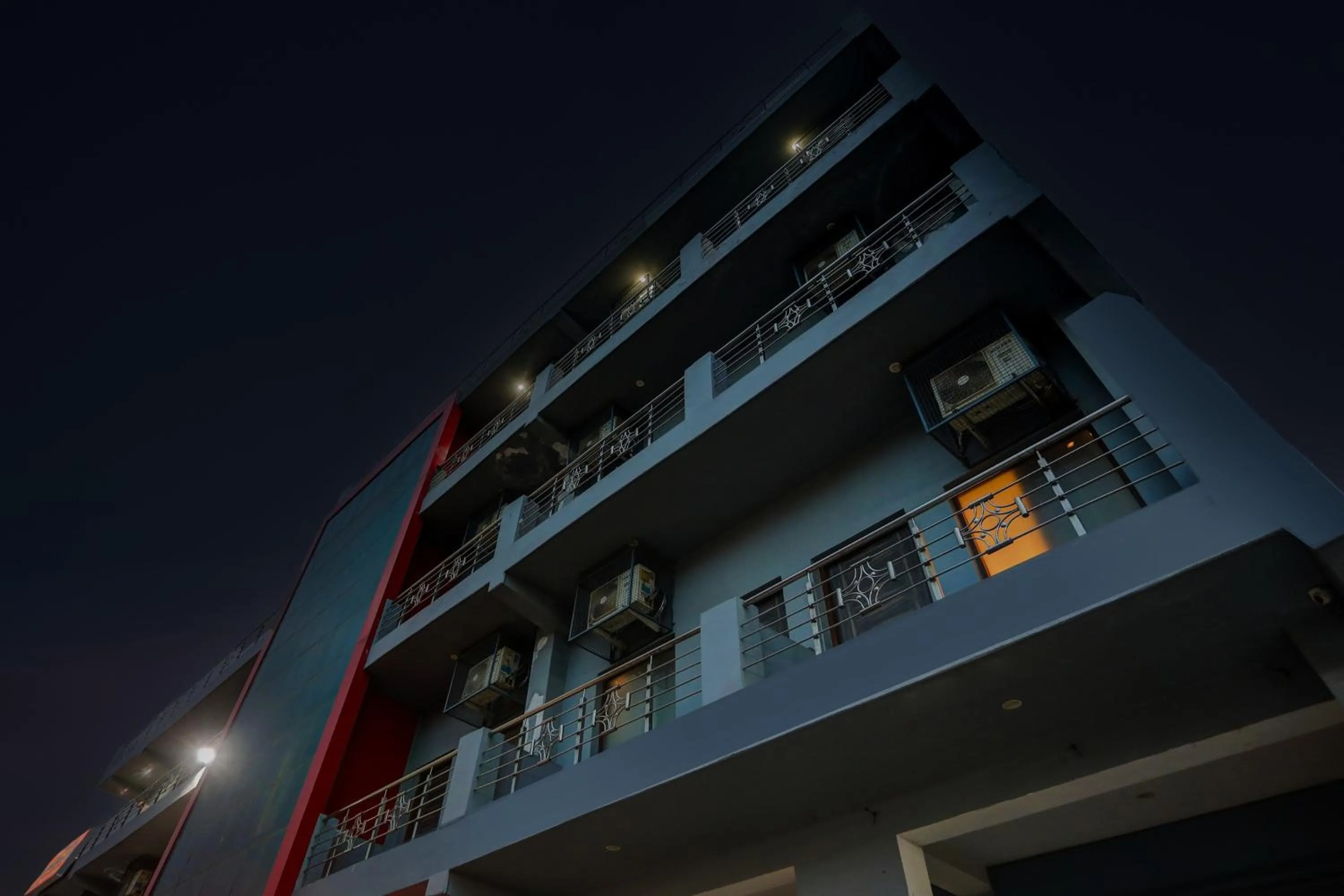 Facade/entrance in Super Townhouse Diamond View