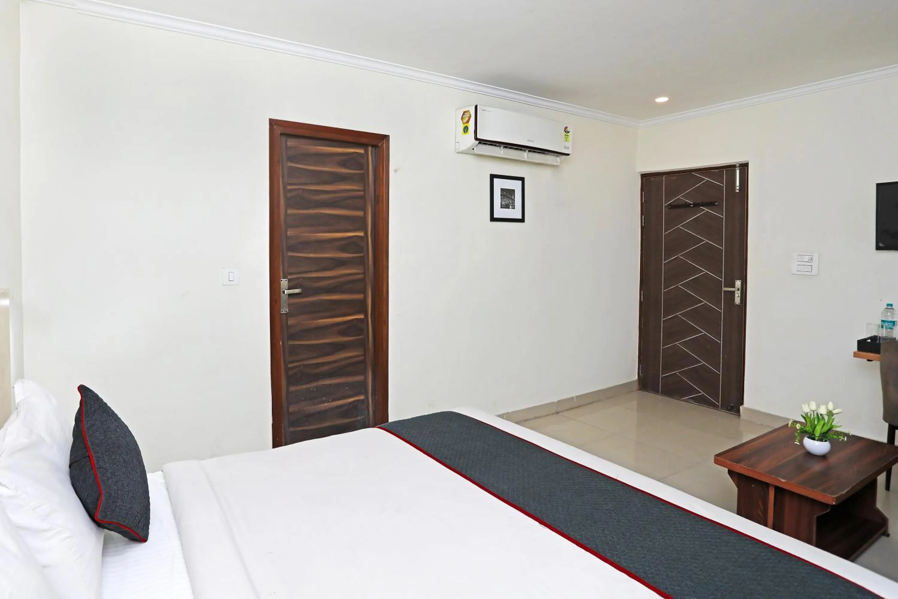 Bedroom, Bed in Super Townhouse Diamond View