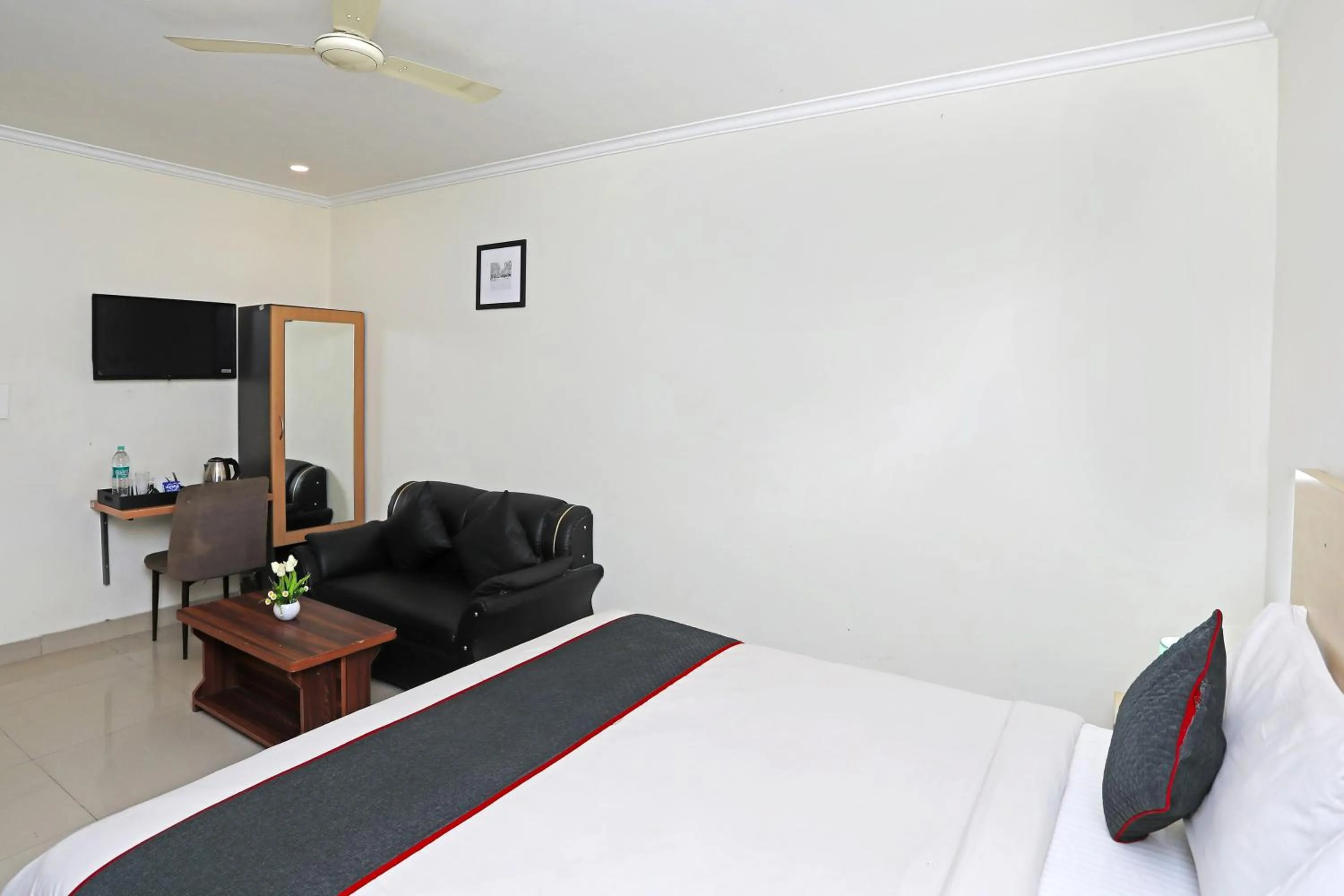 Bedroom, Bed in Super Townhouse Diamond View