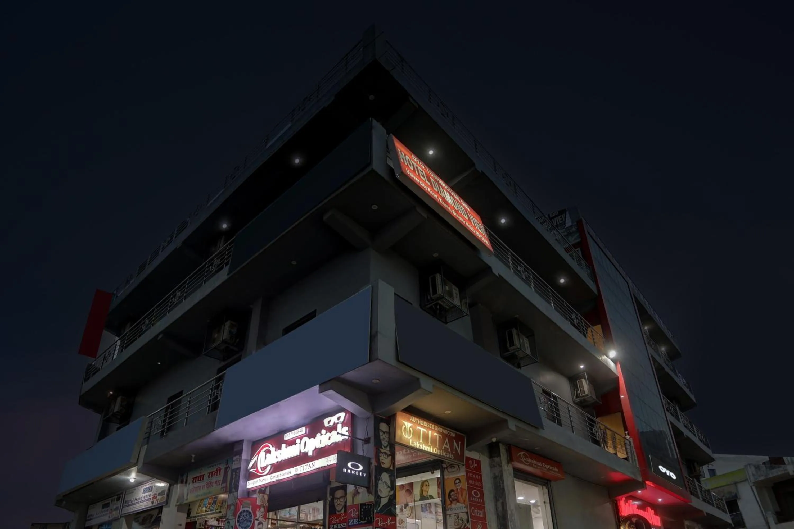 Facade/entrance in Super Townhouse Diamond View
