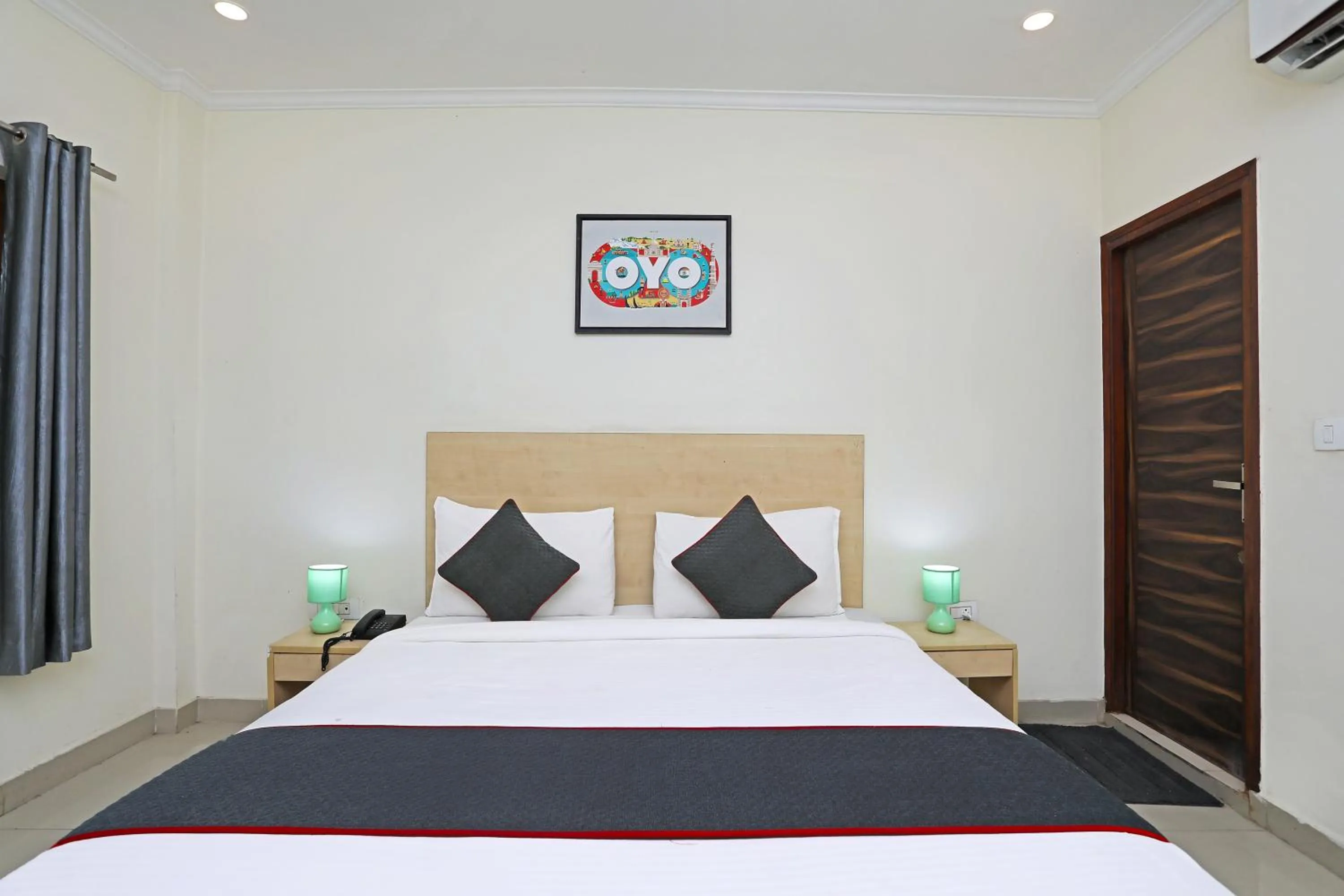 Bedroom, Bed in Super Townhouse Diamond View