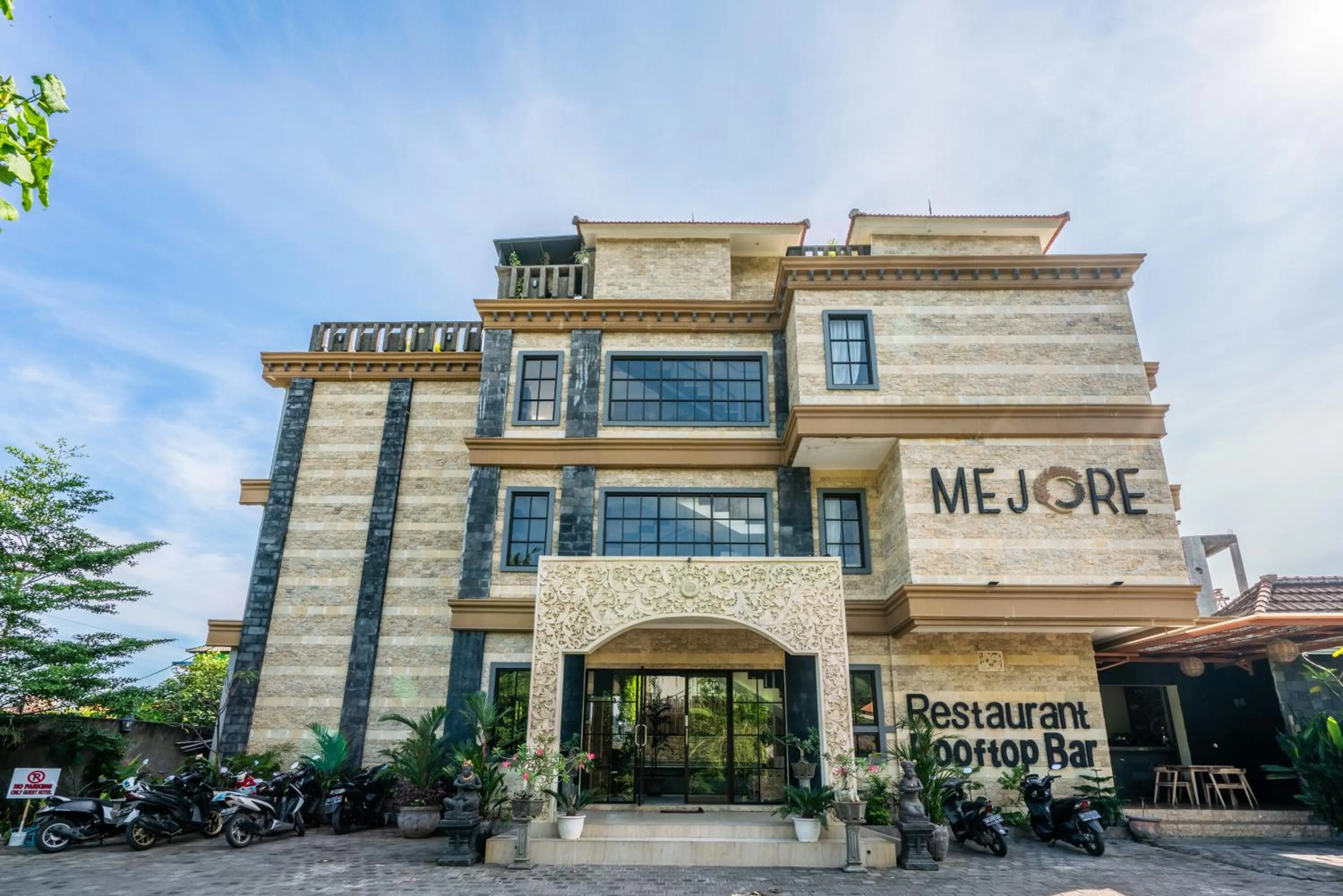 Property building in Mejore Beach Hotel