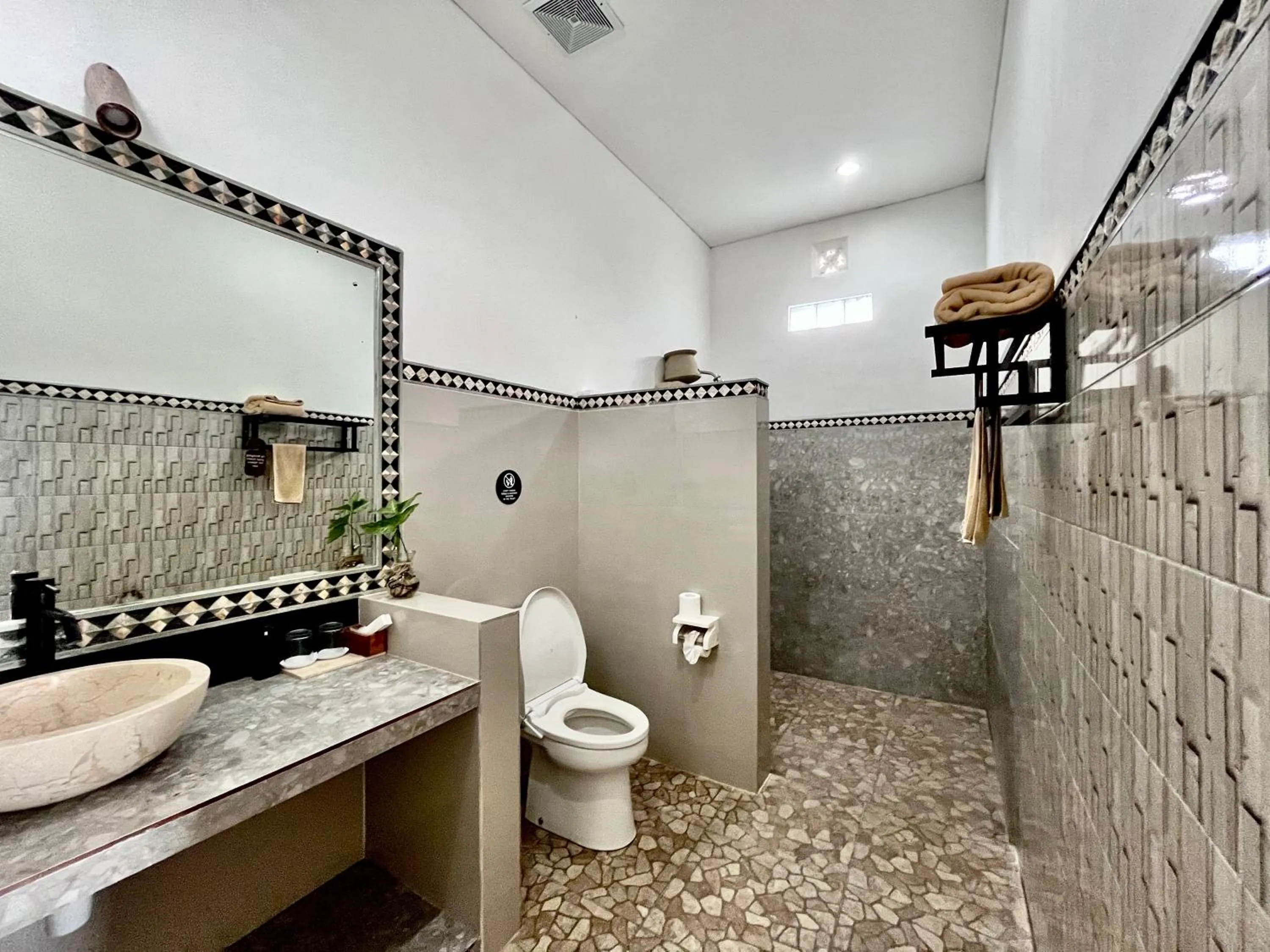 Bathroom in Mejore Beach Hotel