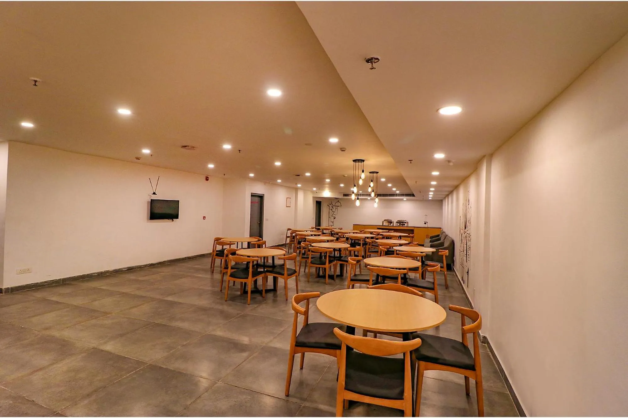 Restaurant/places to eat in FabHotel Hargobind Enclave