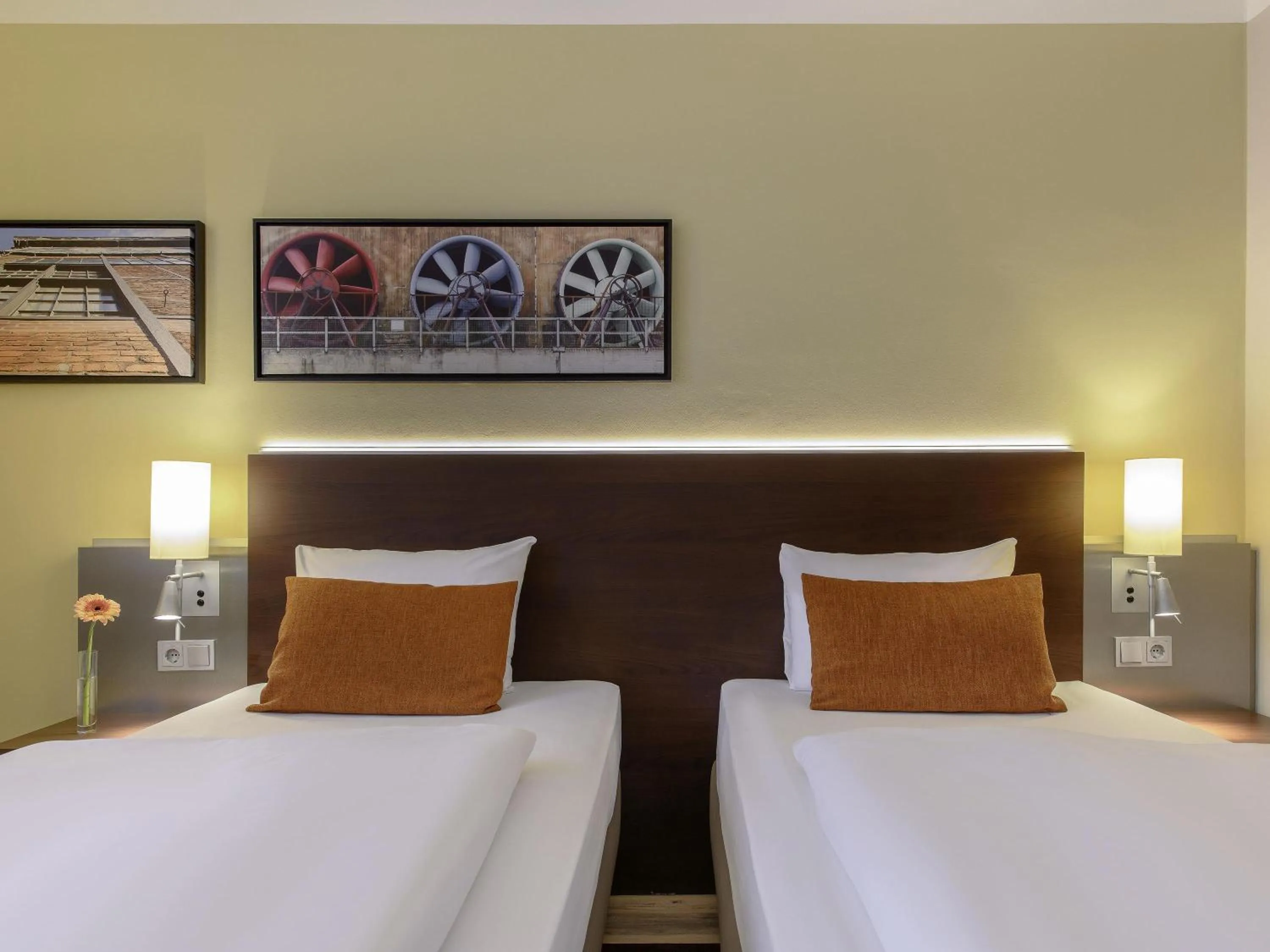 Bedroom, Bed in Mercure Hotel Duisburg City