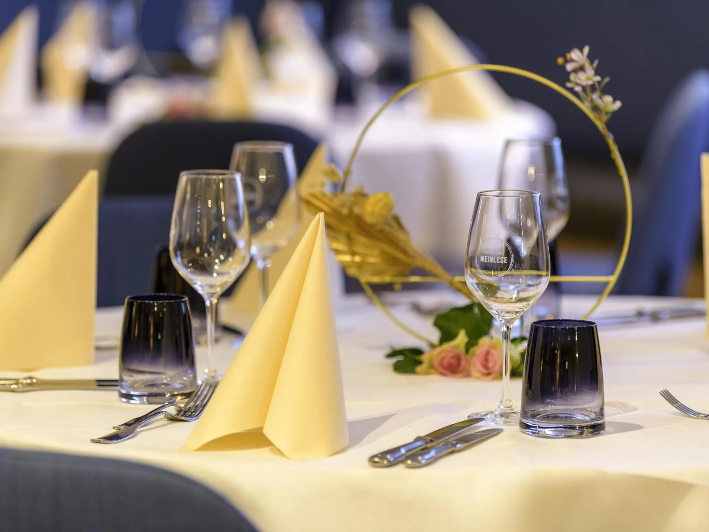 Restaurant/places to eat in Mercure Hotel Duisburg City