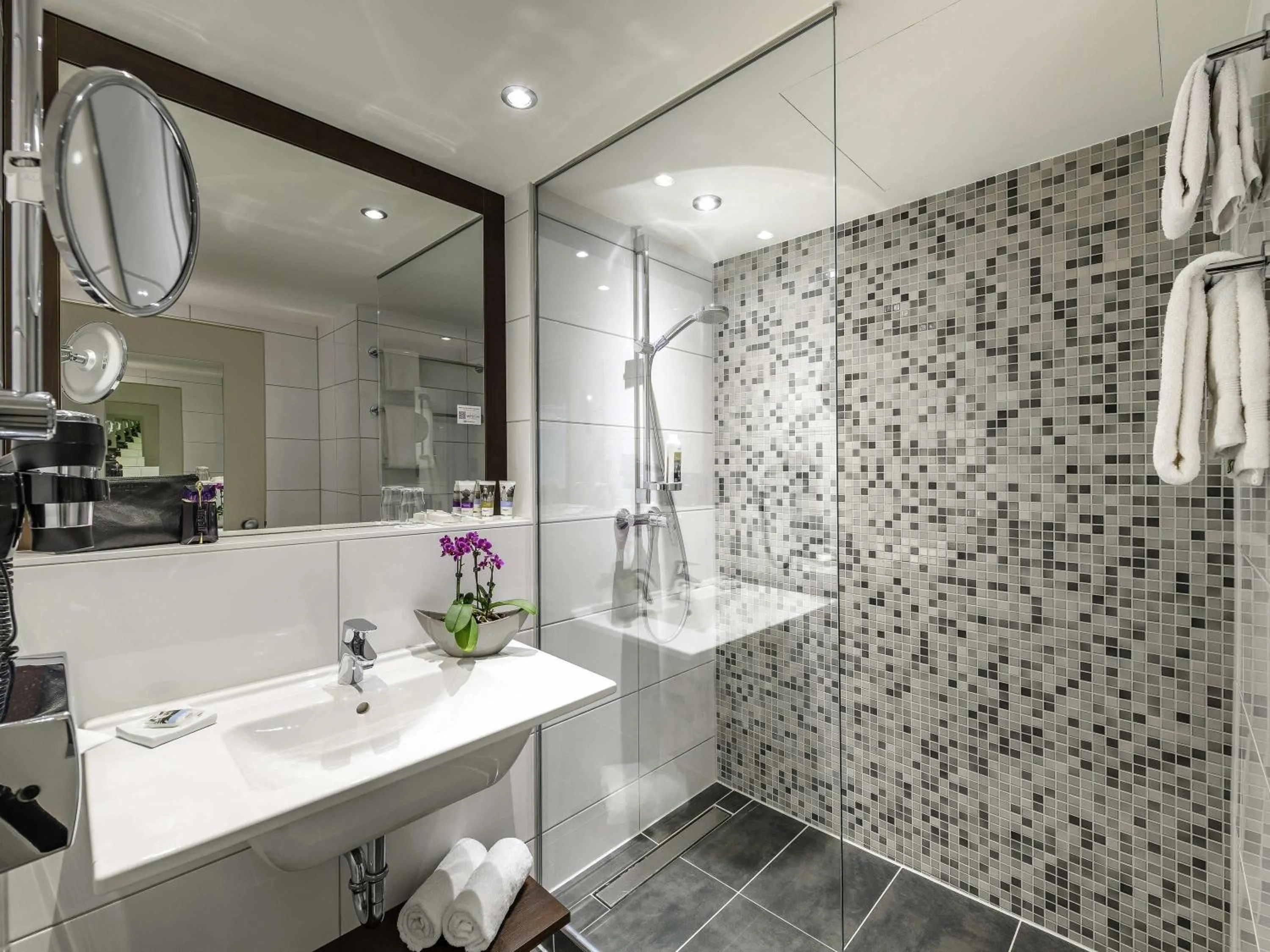 Bedroom in Mercure Hotel Duisburg City