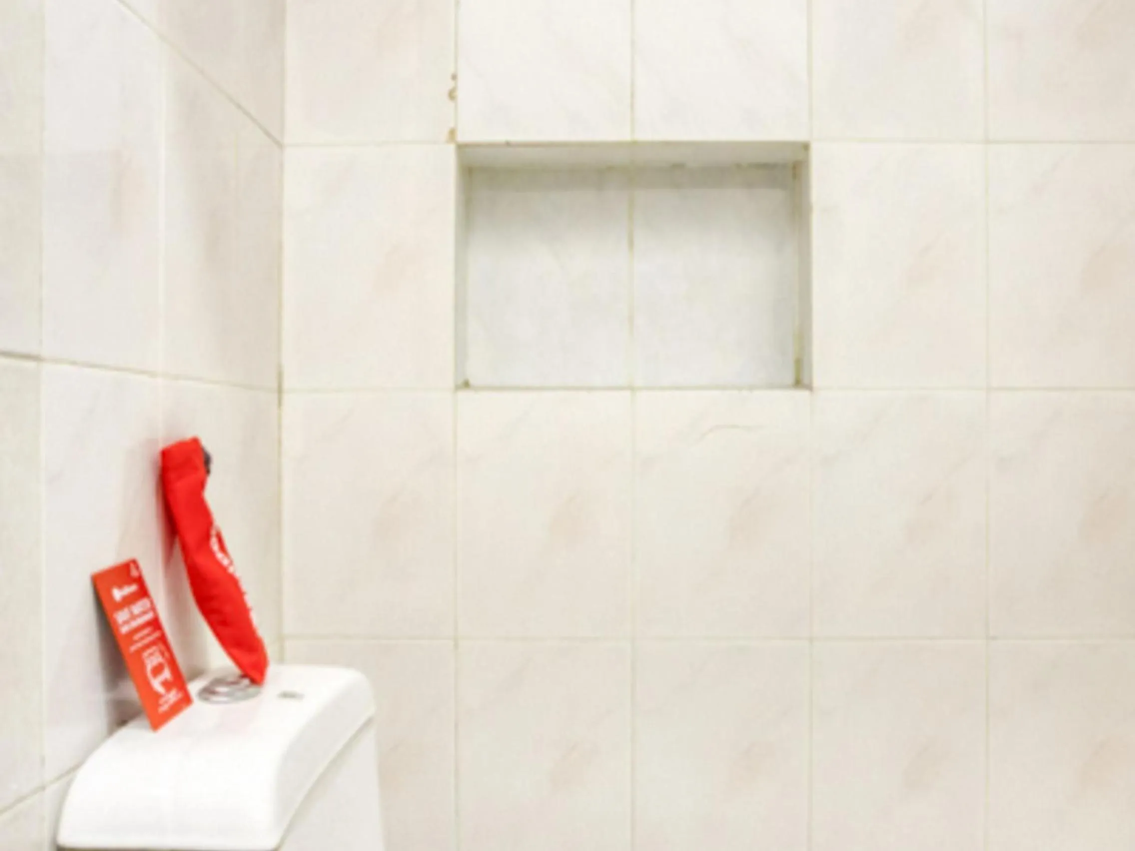 Bathroom in RedDoorz Syariah @ Lempuyangan