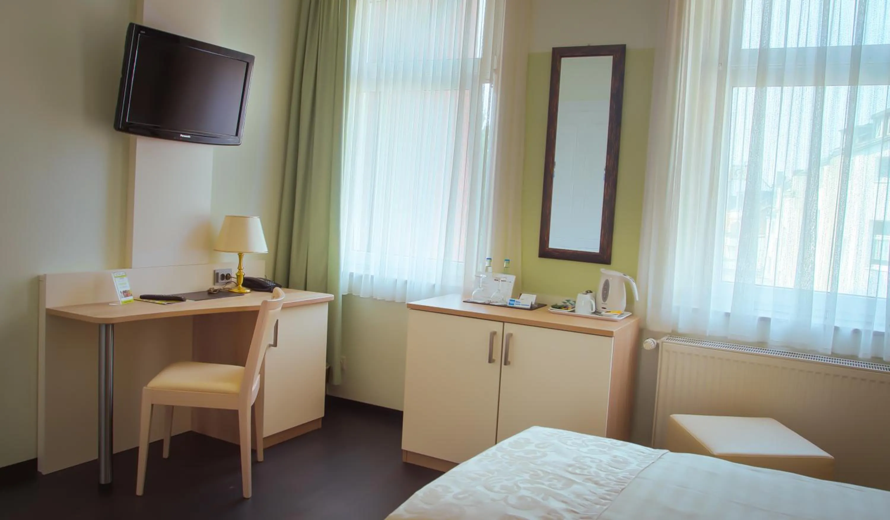 Bed in Hotel Carlton Mayfair