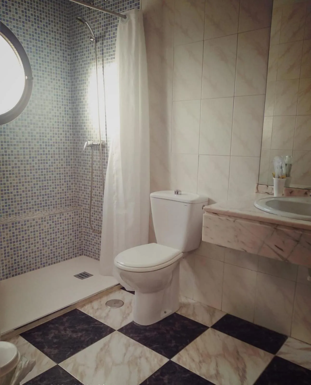 Shower in Hotel El Cruce Chauchina