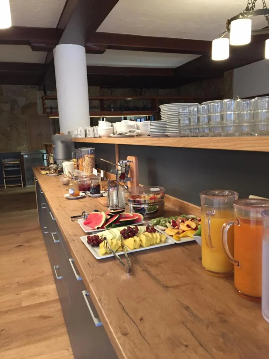 Buffet breakfast in Hotel garni Alpengruss