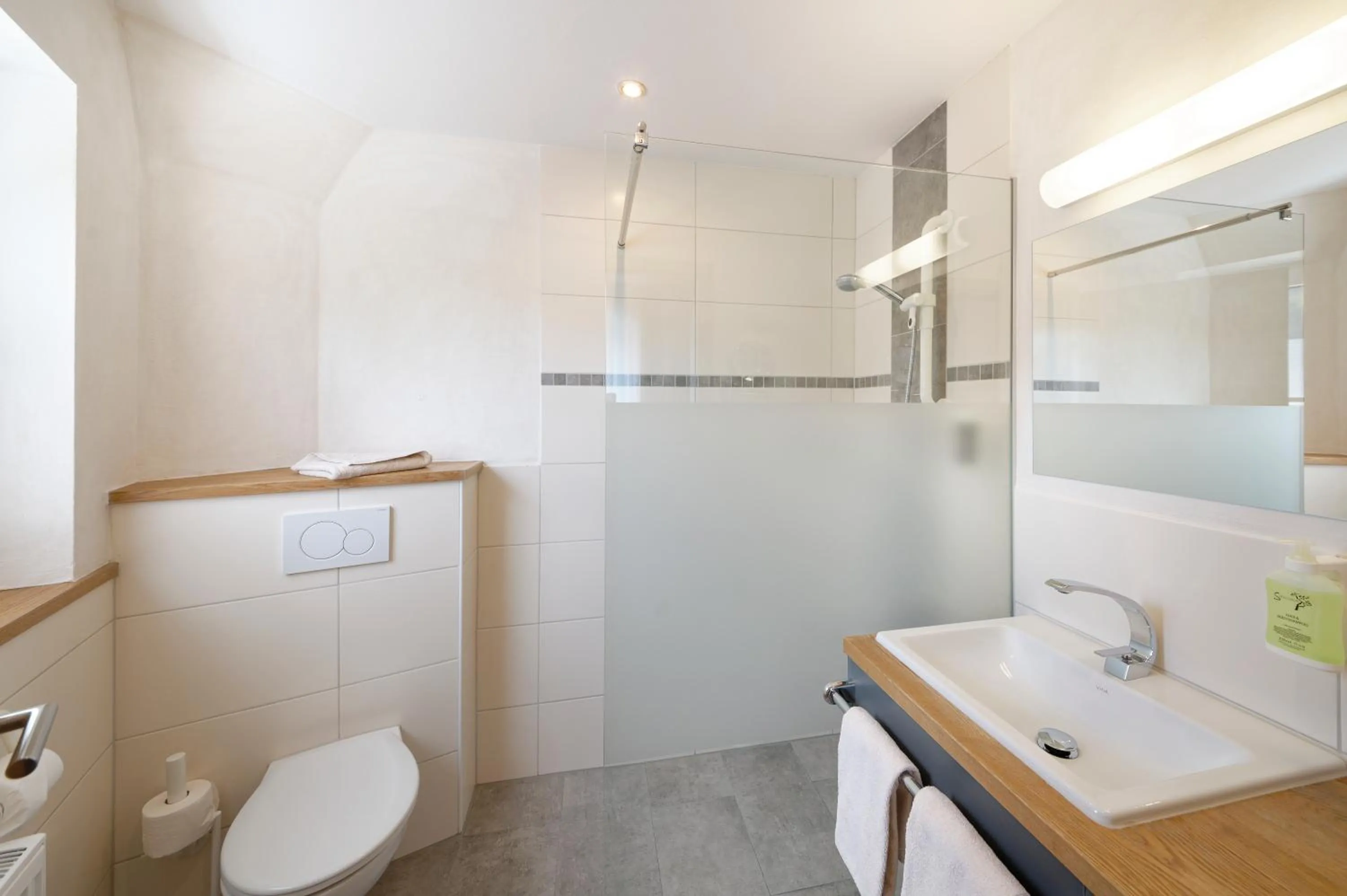 Shower in Hotel garni Alpengruss