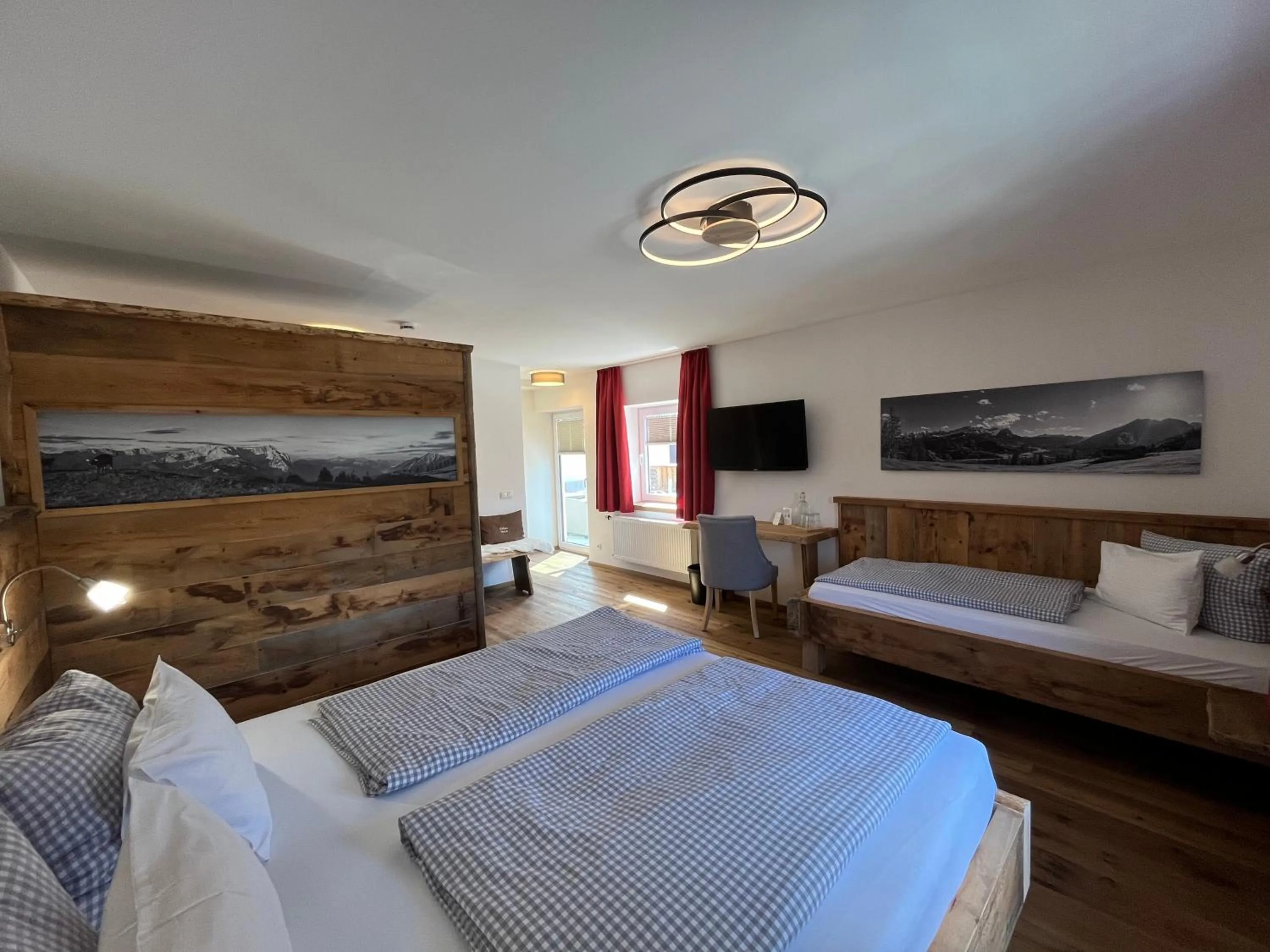 Photo of the whole room, Bed in Hotel garni Alpengruss