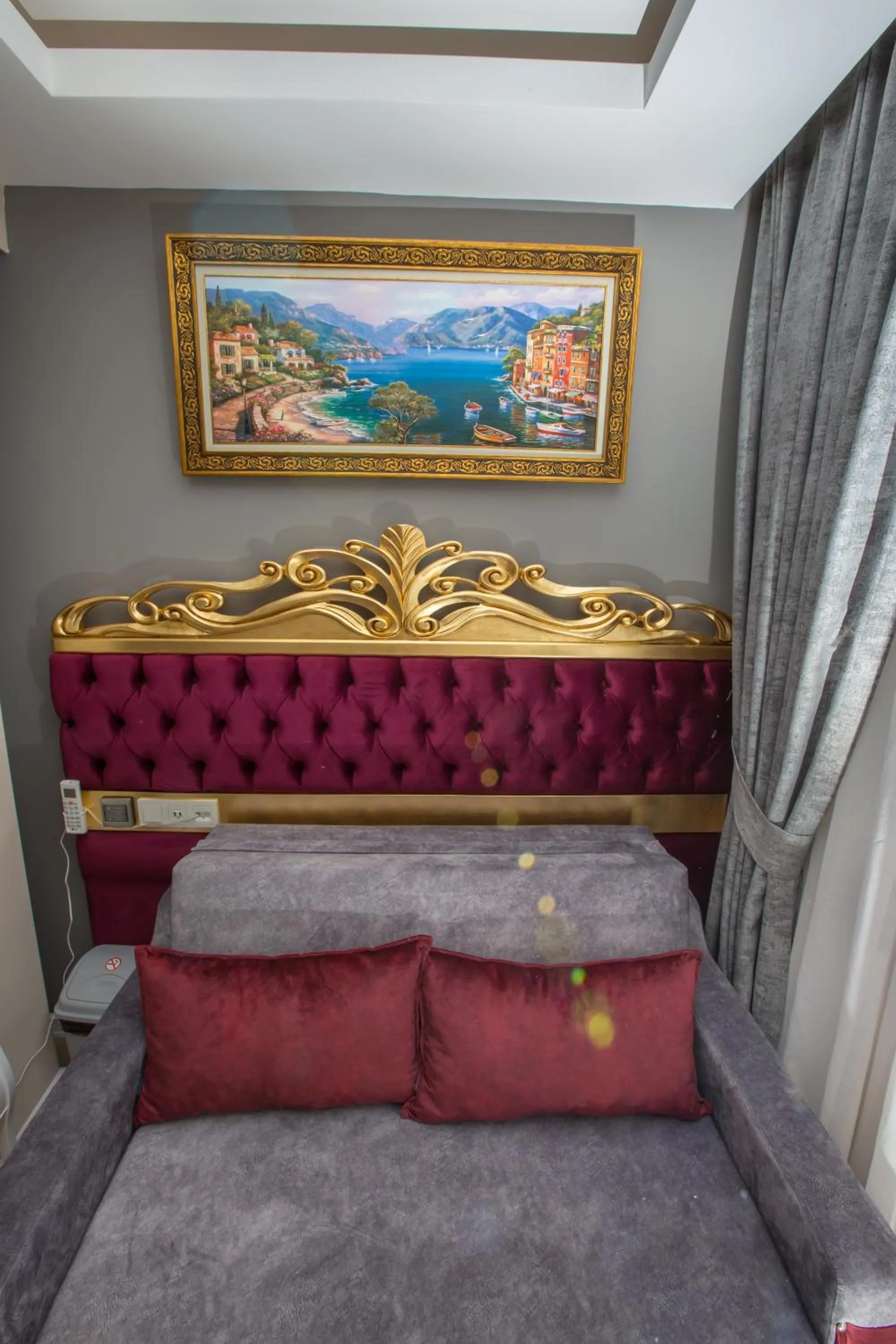 Seating area, Bed in Atlantis Royal Hotel