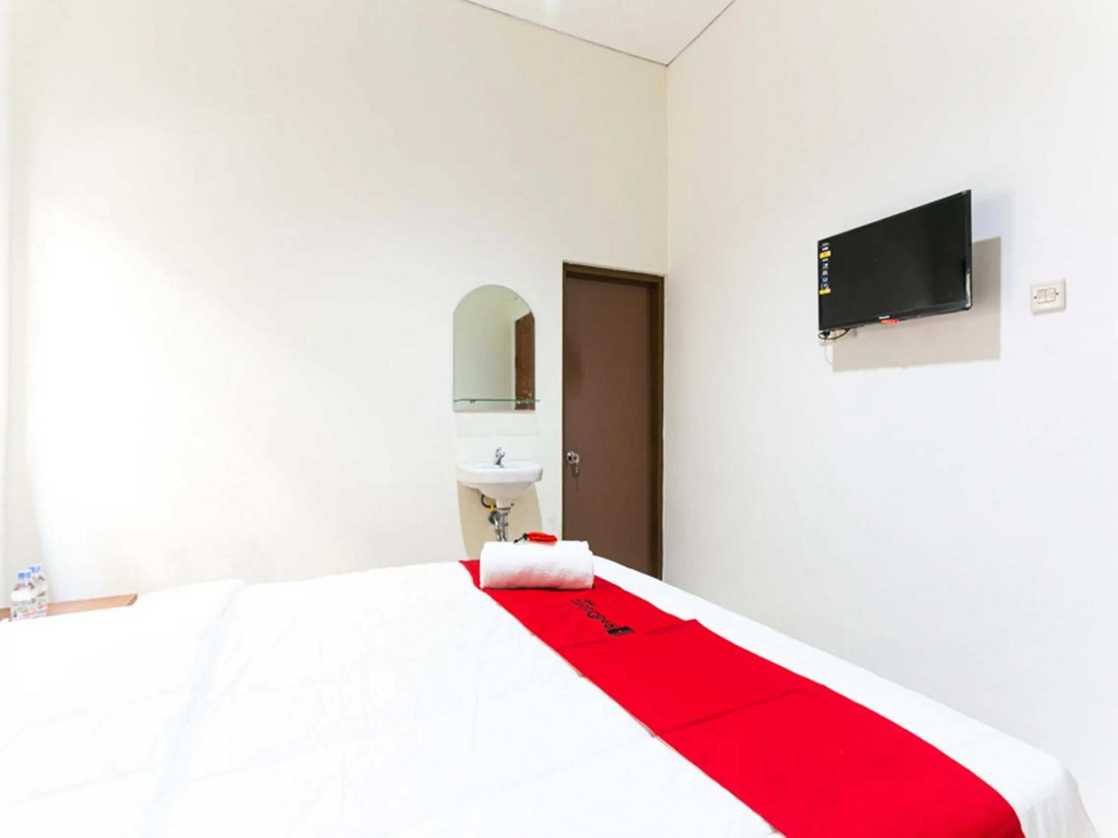 Bed in RedDoorz @ Urip Sumoharjo Solo