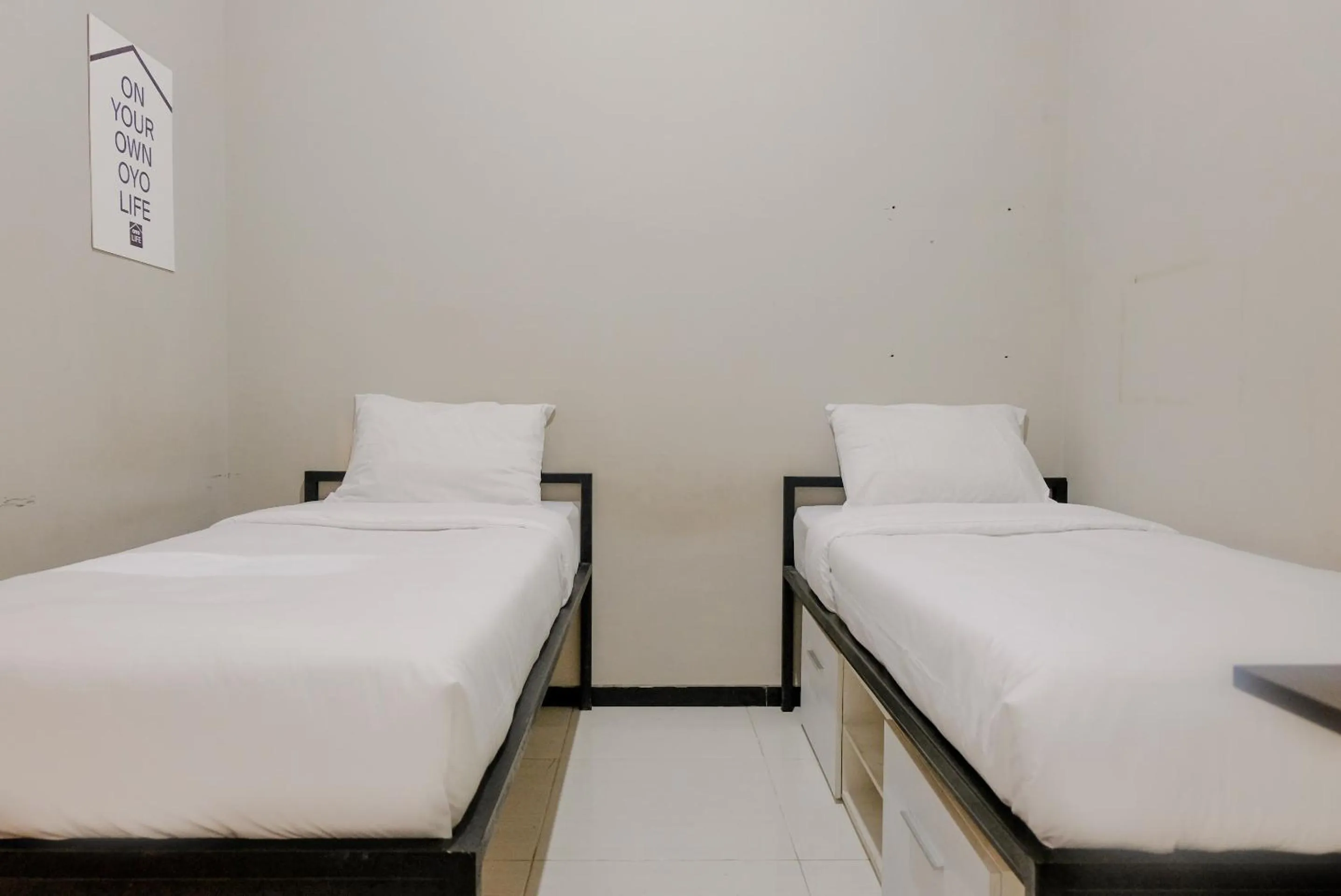 Bedroom, Bed in OYO Life 2399 Gerbera House - Kos Putri