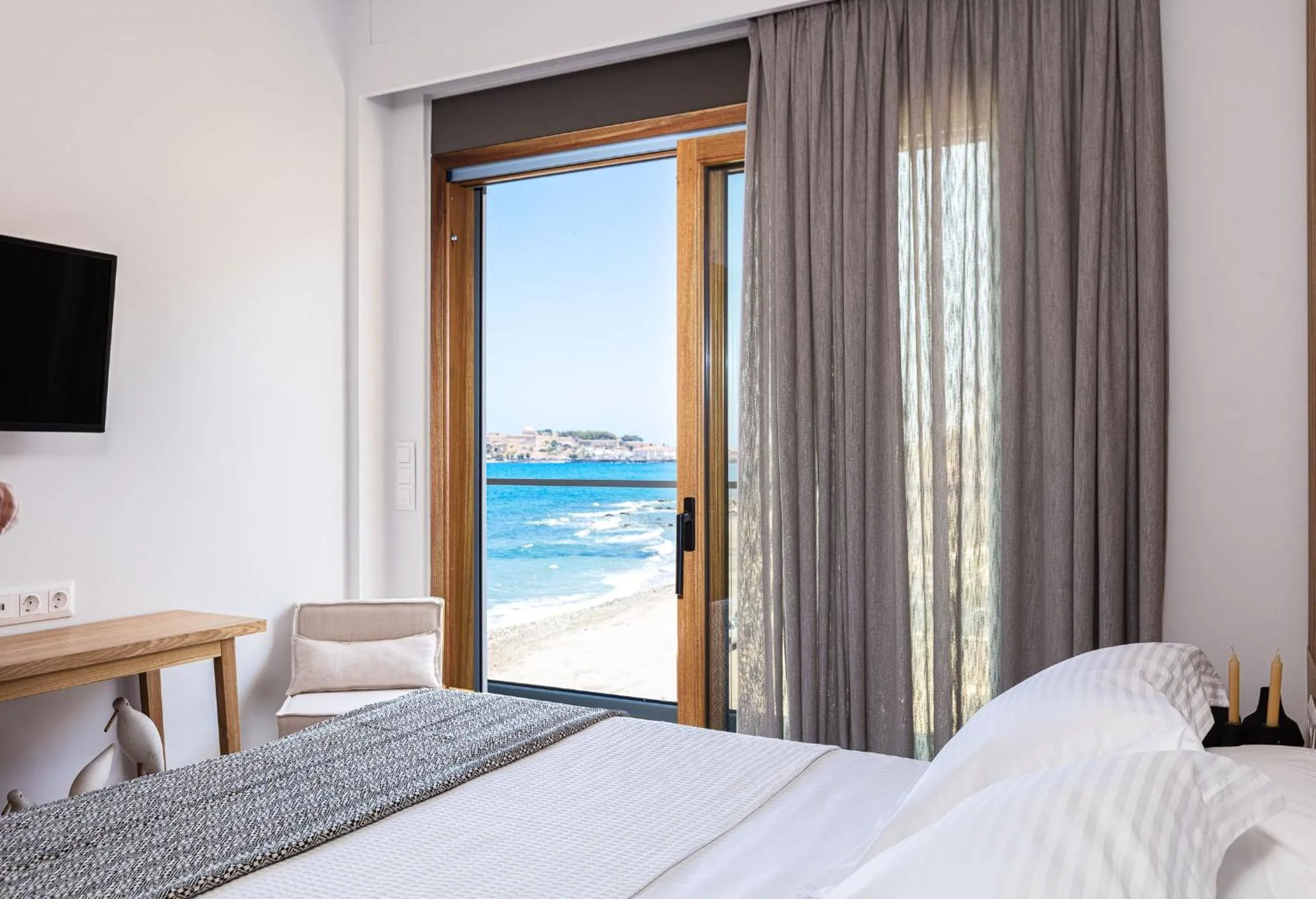 Beach, Bed in North Coast Seaside Suites