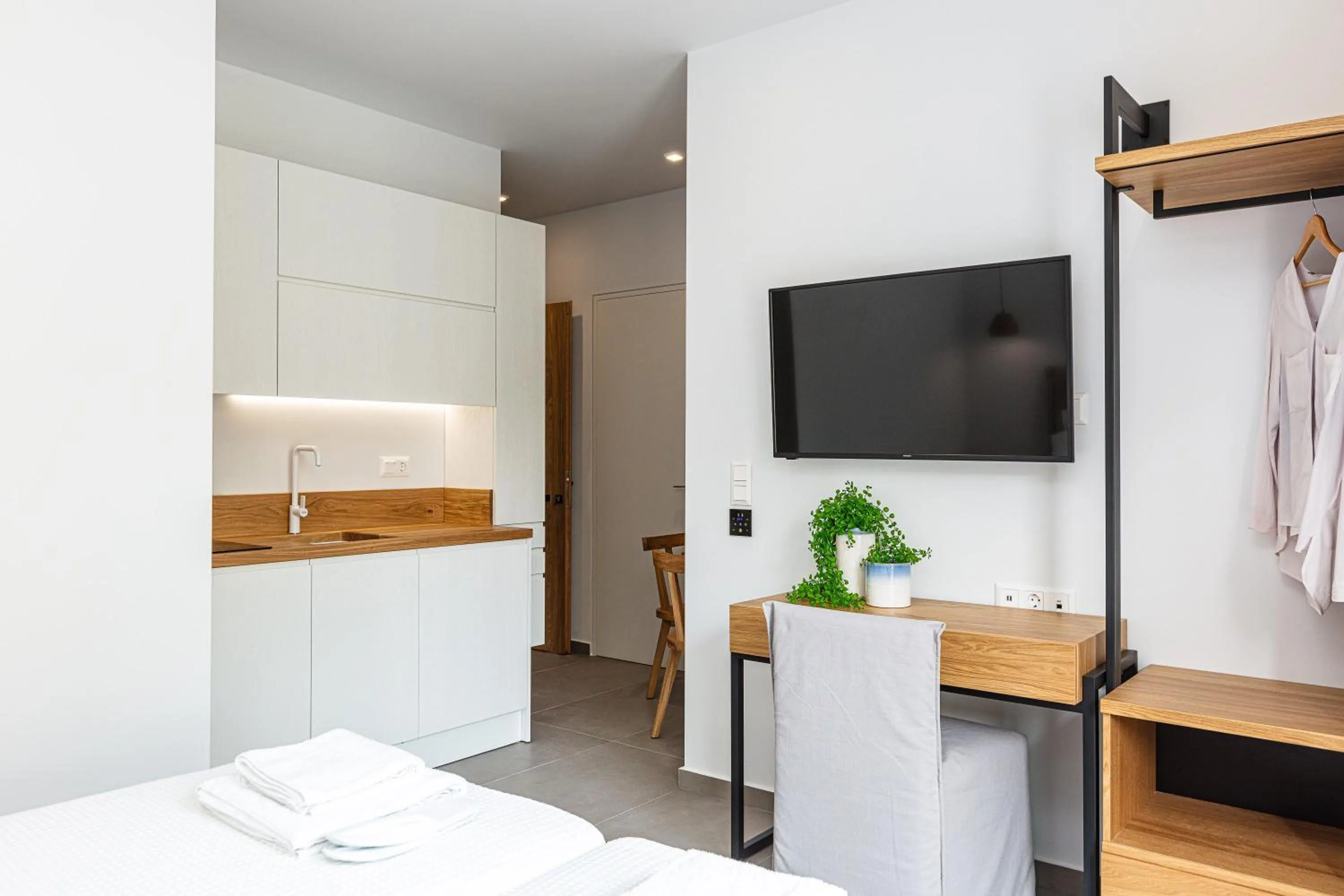 TV and multimedia, Bed in North Coast Seaside Suites