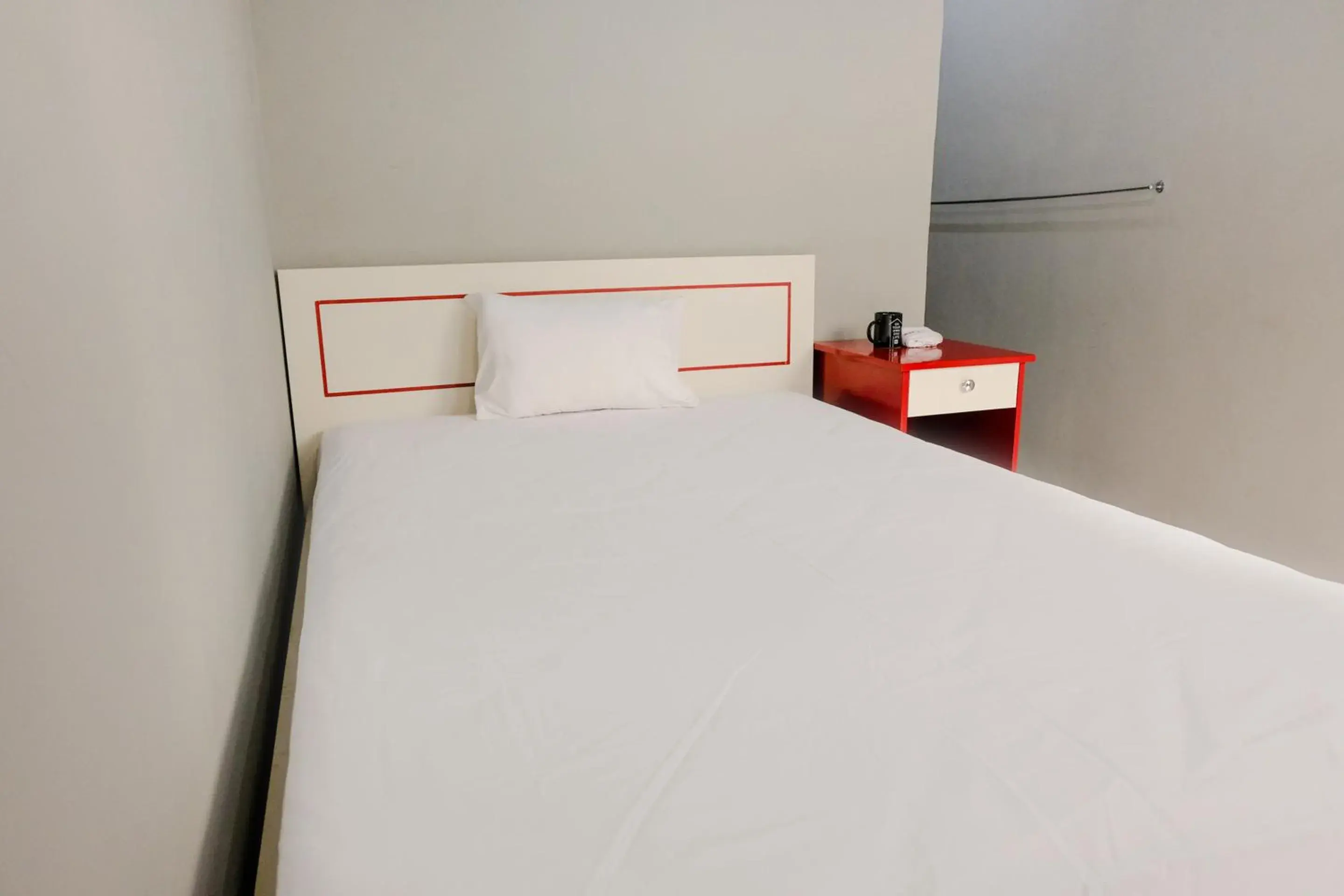 Standard Double Room in Zulfina Homestay Syariah Mitra RedDoorz Standard Double Room in Zulfina Homestay Syariah Mitra RedDoorz