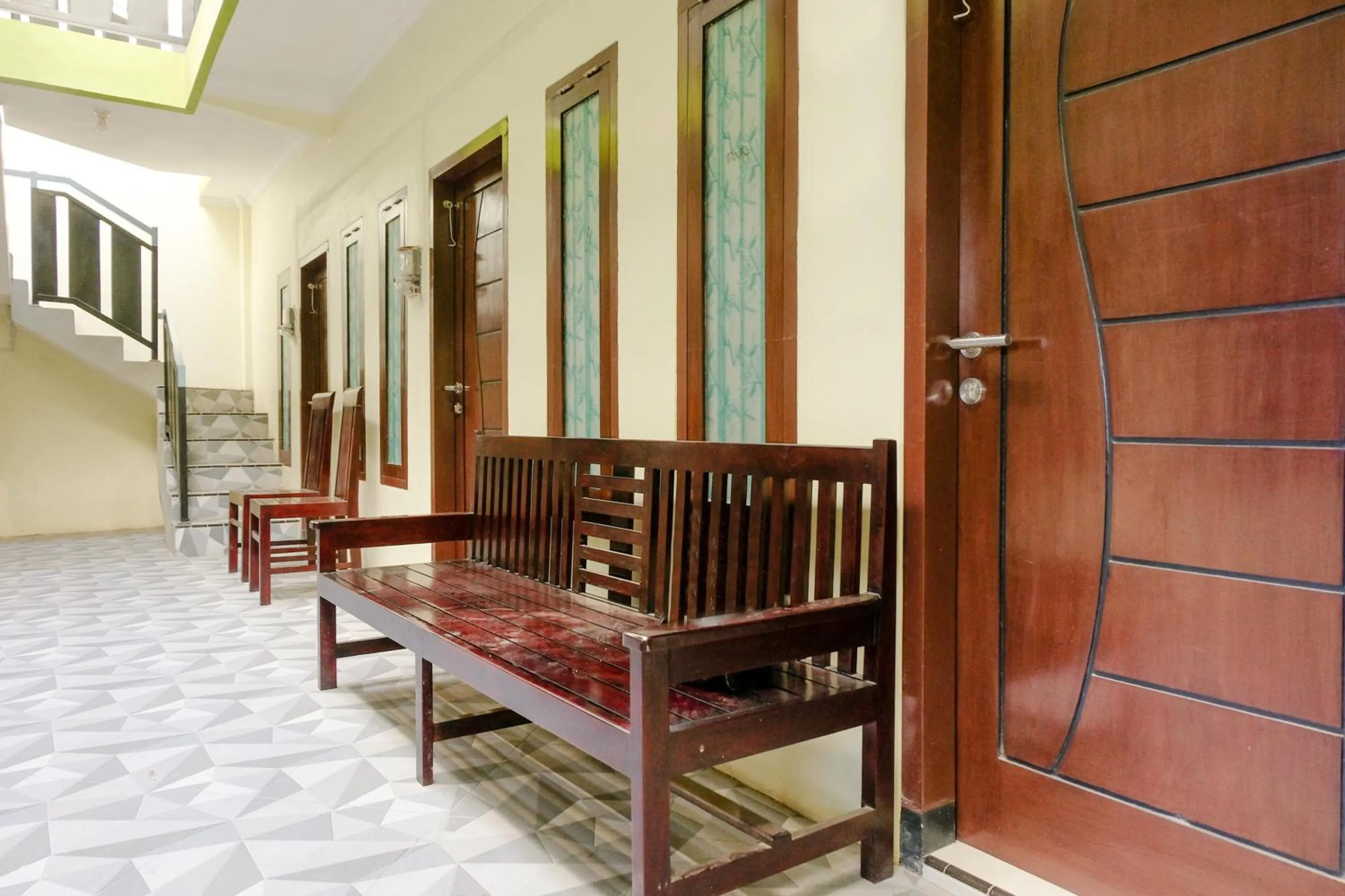 Seating area in Zulfina Homestay Syariah Mitra RedDoorz