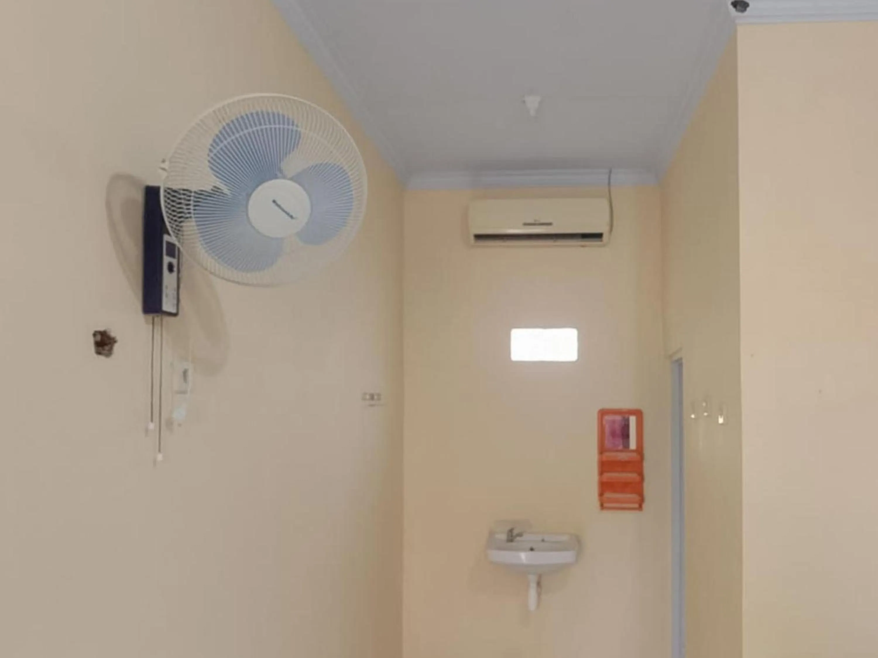 Communal lounge/ TV room in Zulfina Homestay Syariah Mitra RedDoorz