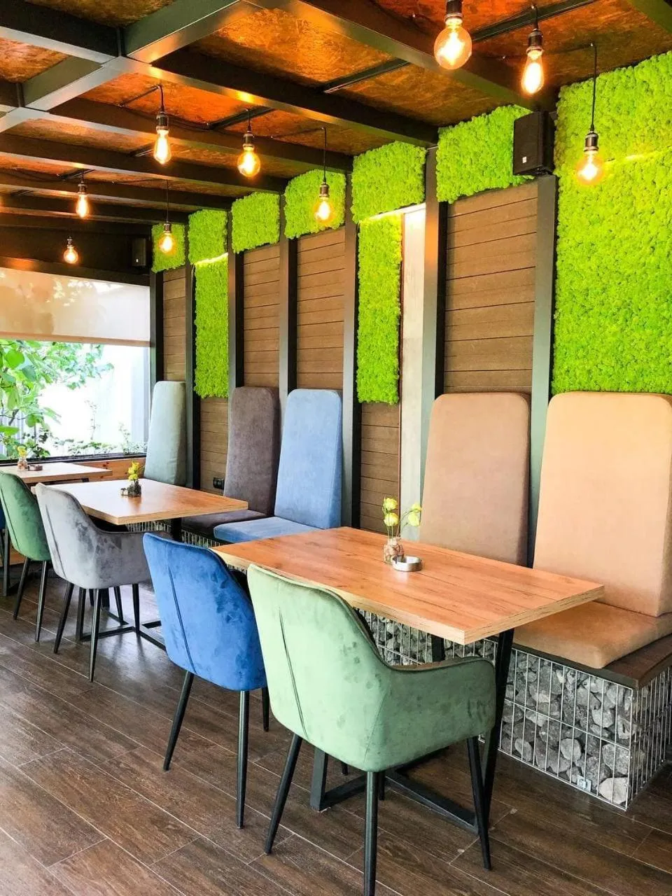 Restaurant/places to eat in Andor Hotel