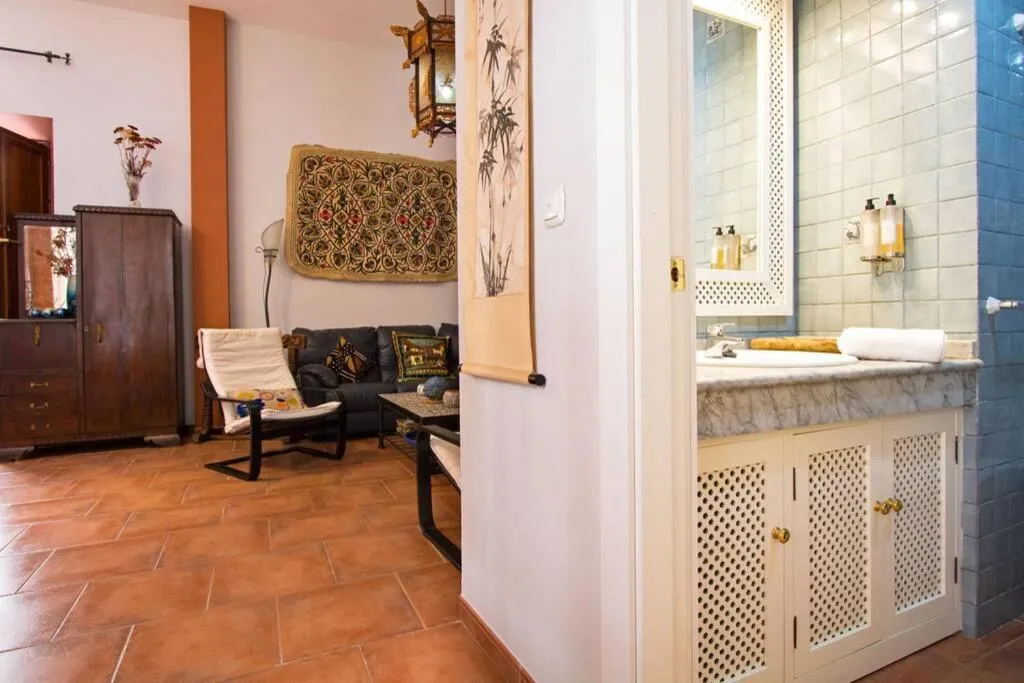 Bathroom in Goyeneta Palace by Valcambre