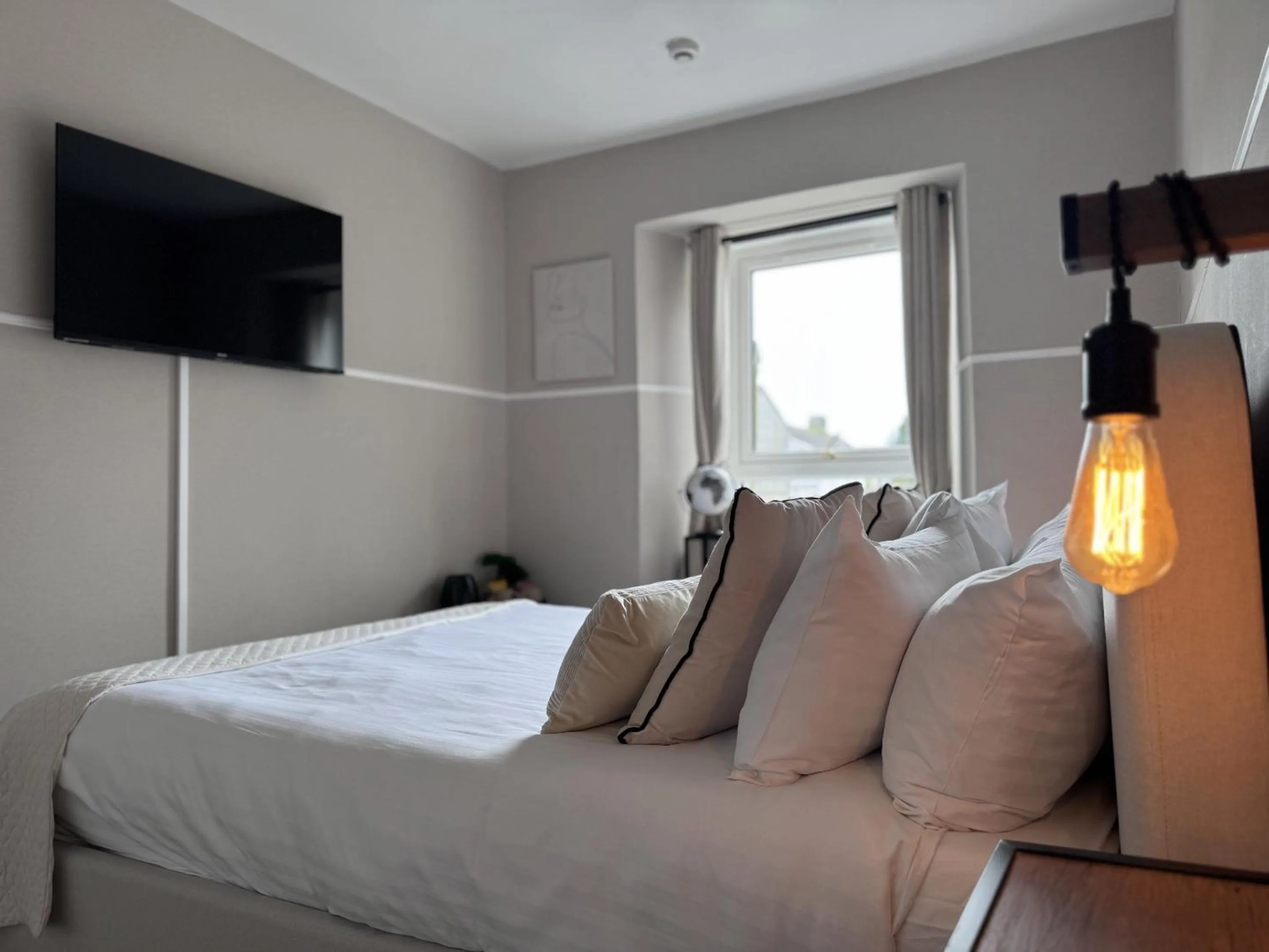 Bedroom, Bed in The Glendevon Hotel