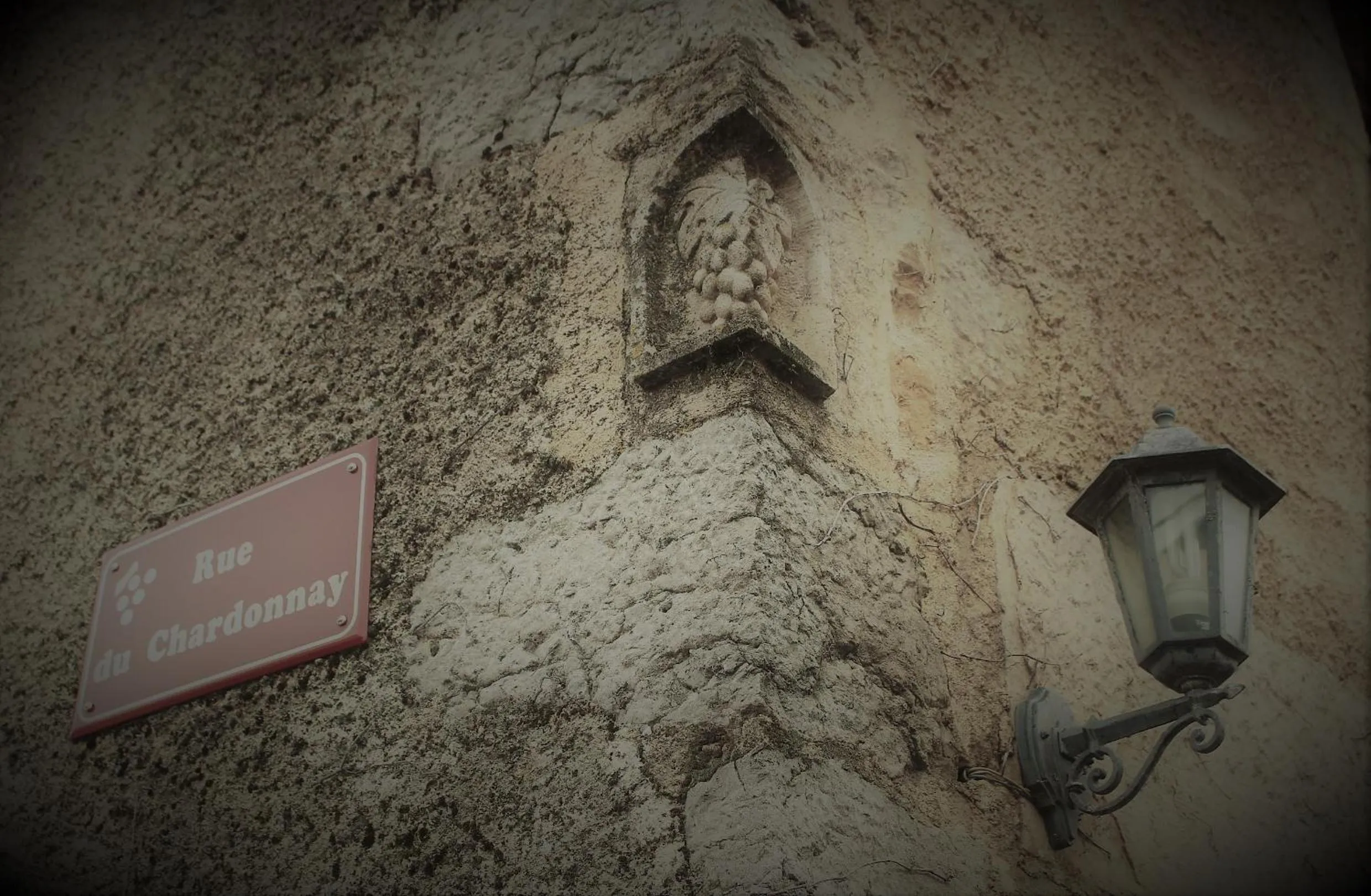 Property building in Chambres d'hôtes Une autre maison