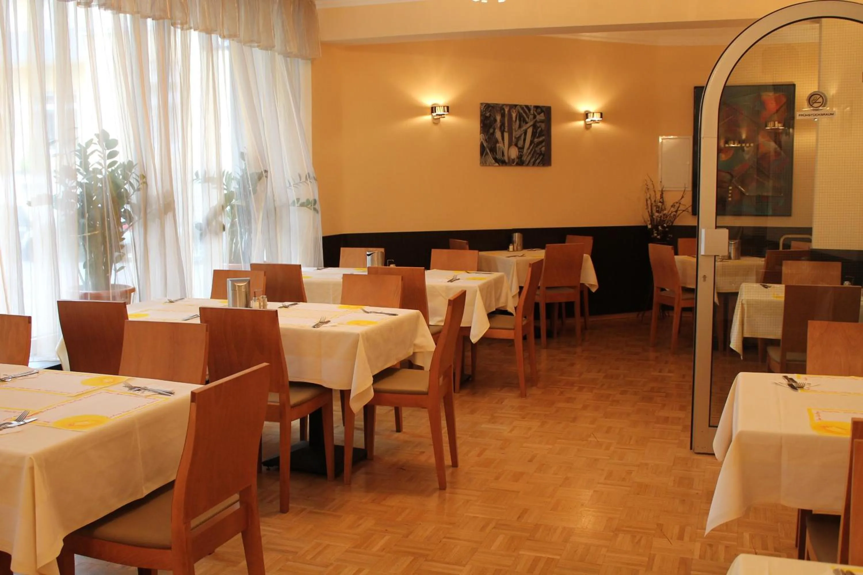 Restaurant/places to eat in City Hotel Mercator