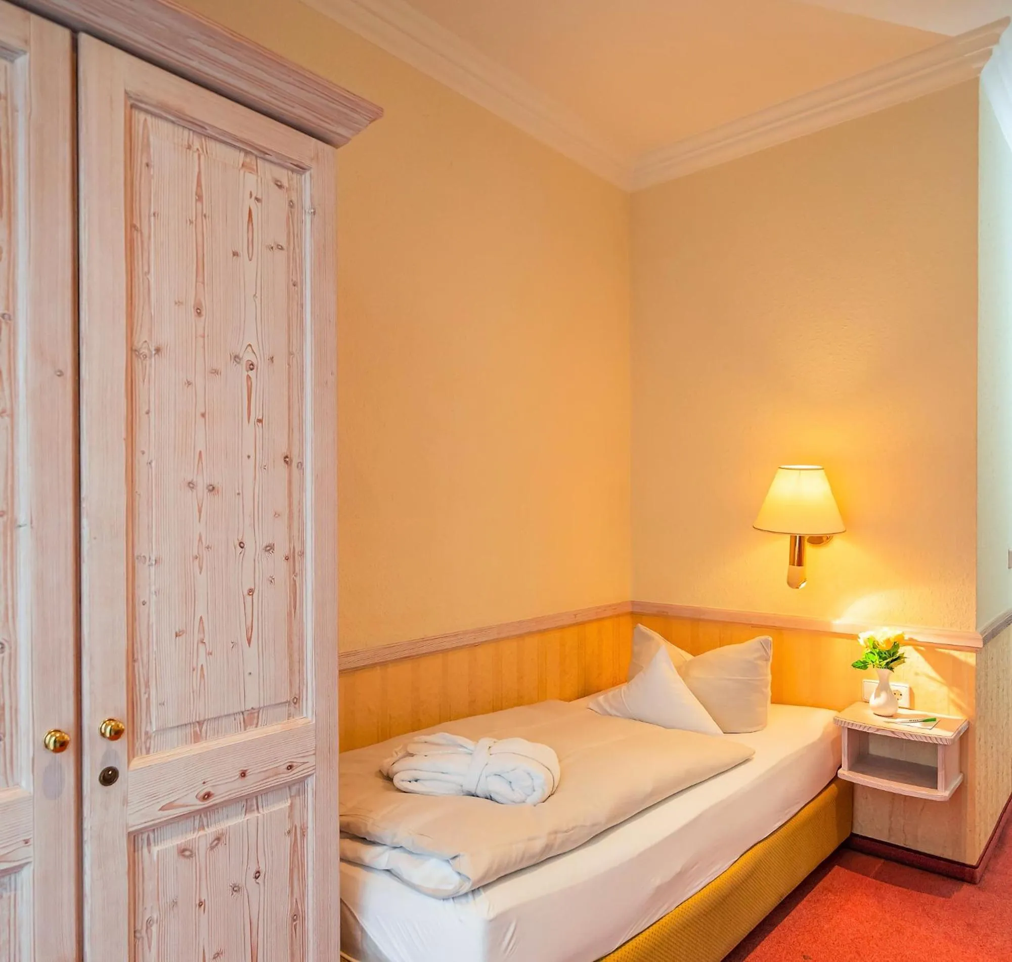 Bed in Parkhotel Traunstein