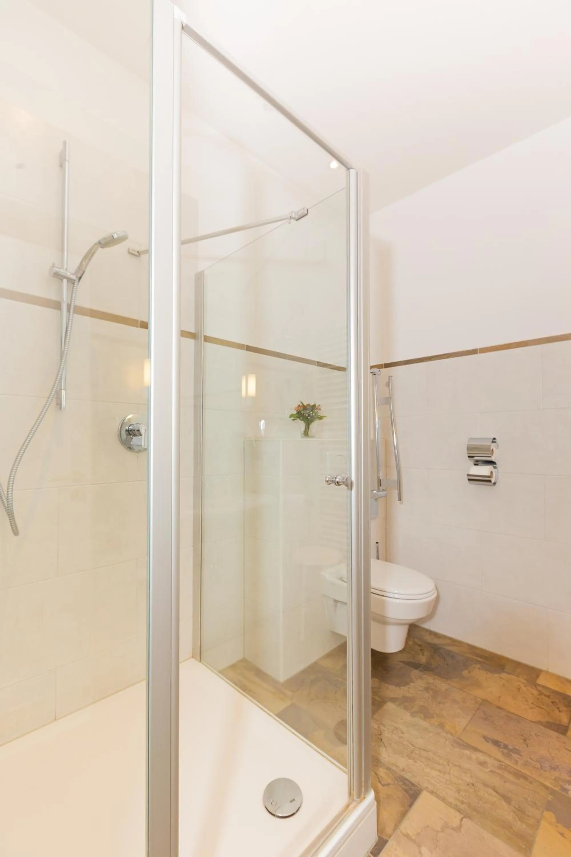 Shower in Parkhotel Traunstein