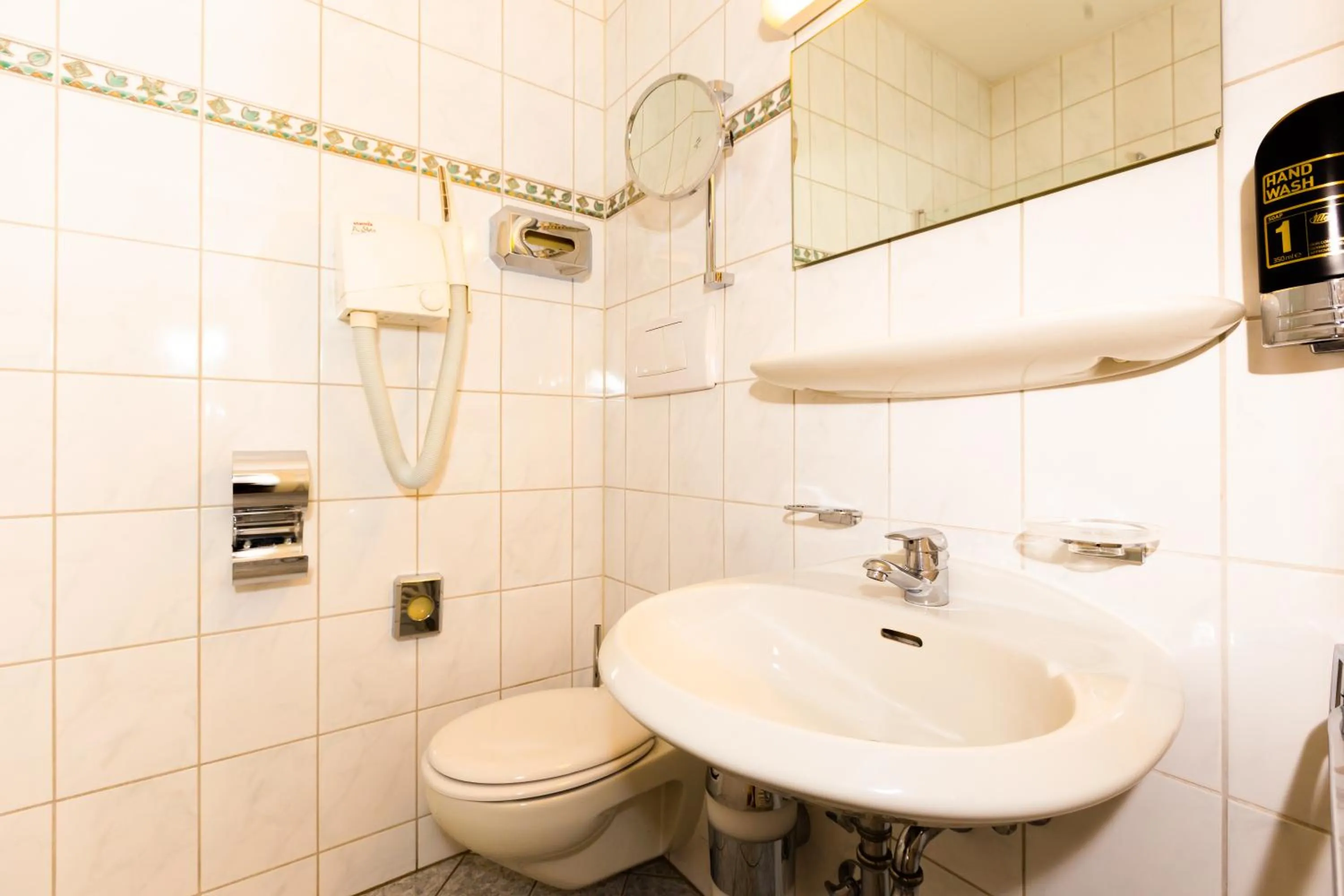 Bathroom in Parkhotel Traunstein