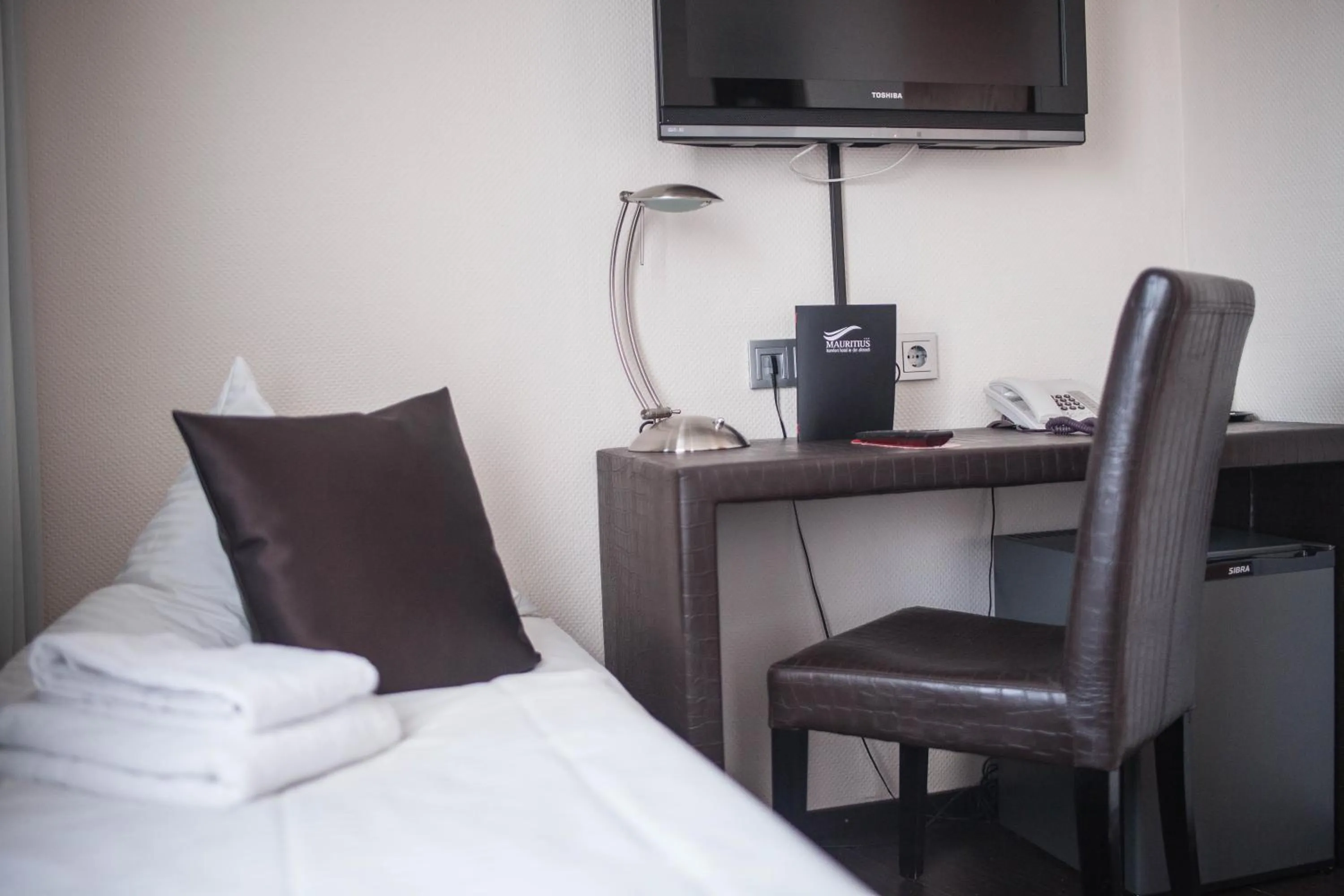 TV and multimedia, Bed in Mauritius Komfort Hotel in der Altstadt