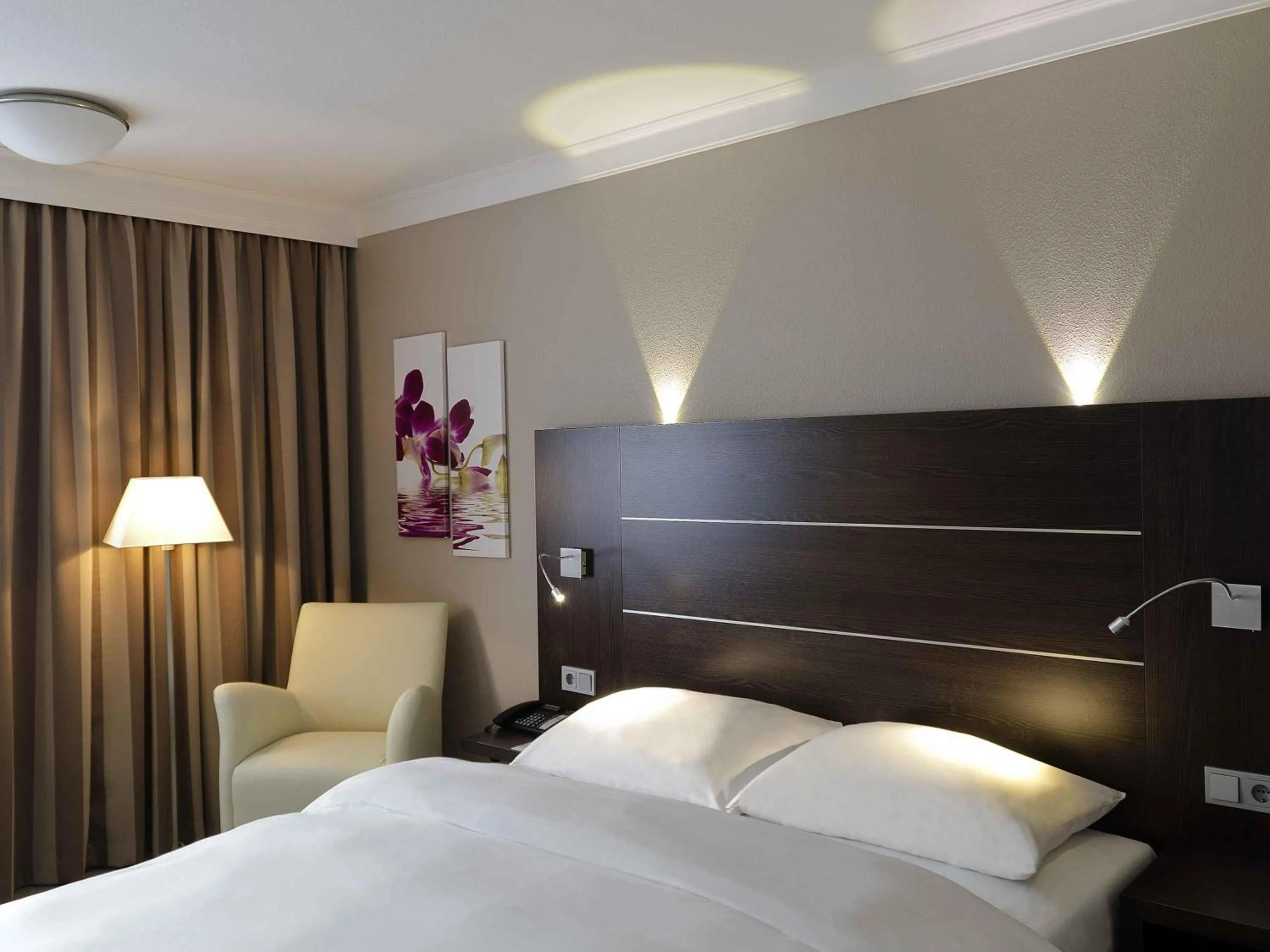 Bedroom, Bed in Mercure Hotel Hagen