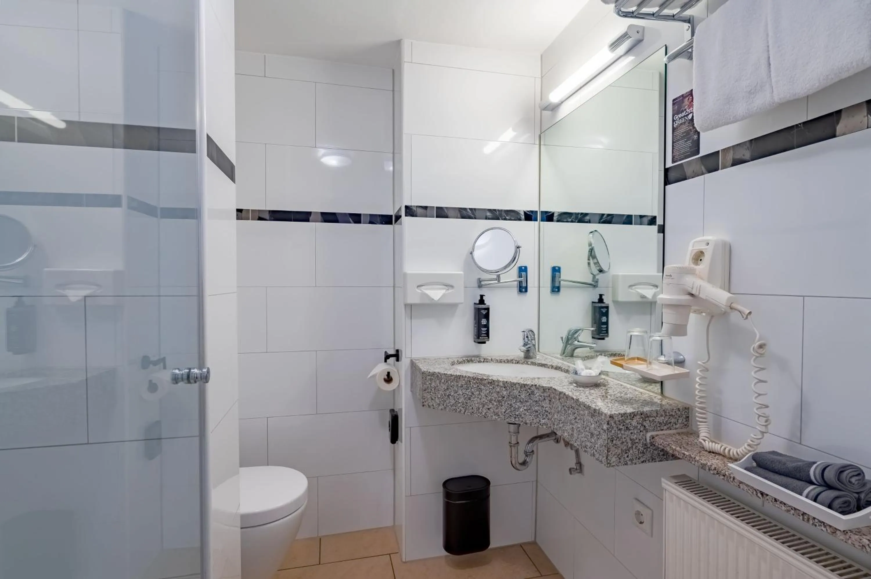 Bathroom in Rugs Hotel Düsseldorf - Self Check-In