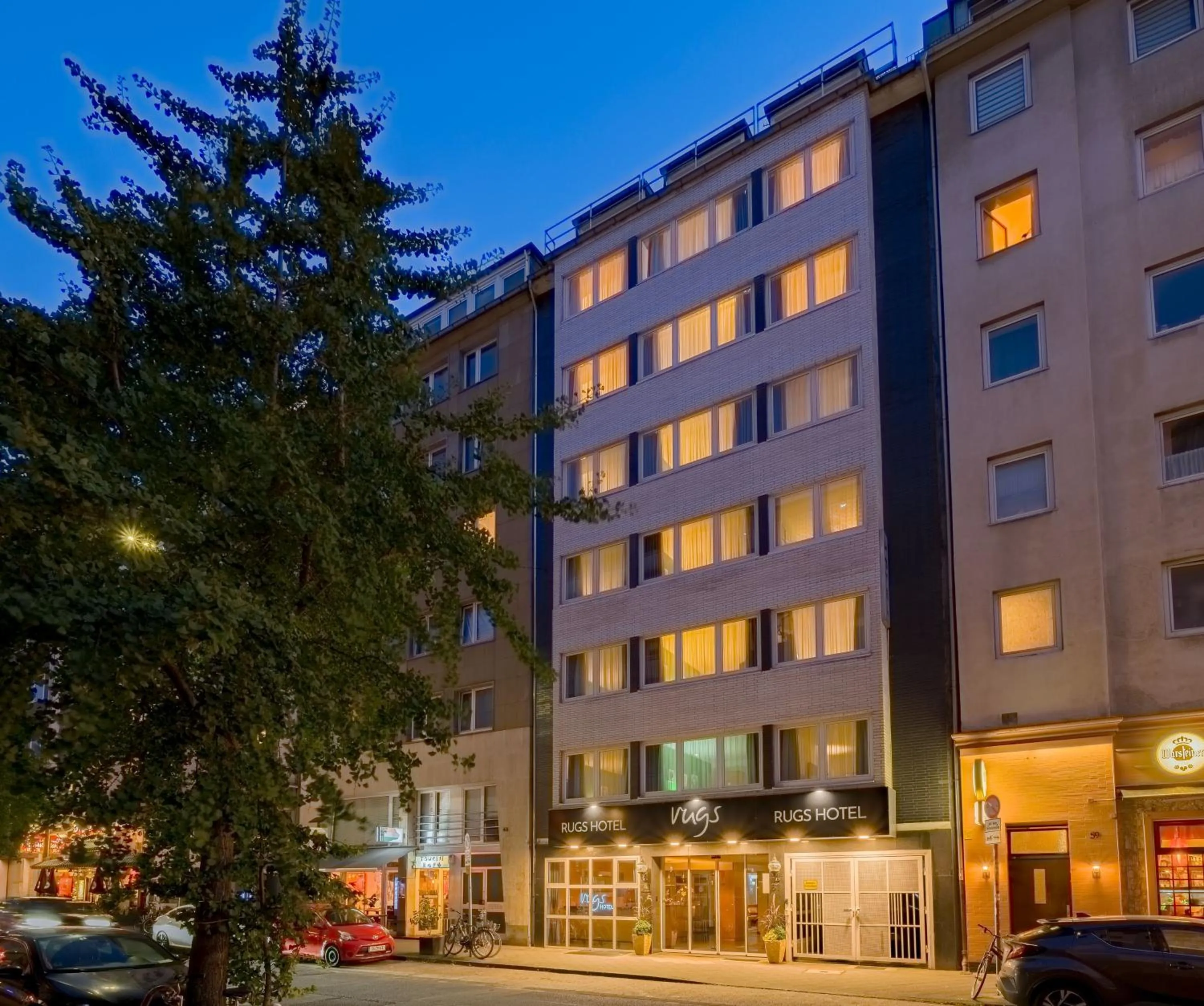 Property building in Rugs Hotel Düsseldorf - Self Check-In