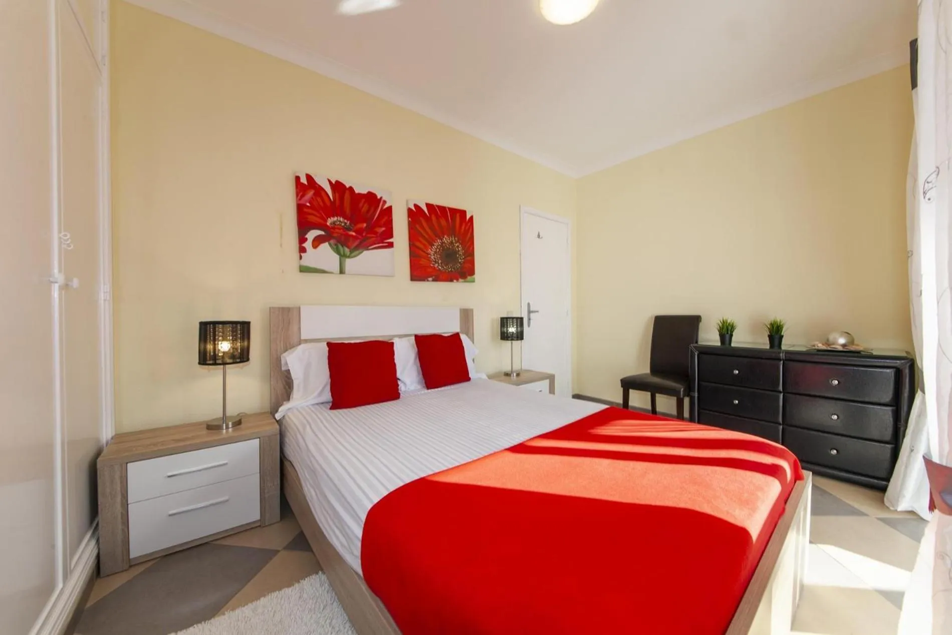 Floor plan, Bed in B17 - The Stunning Seaview Apartment