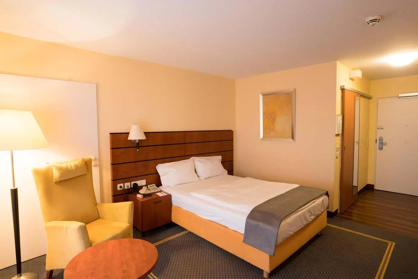 Photo of the whole room, Bed in Hotel Fulda Mitte