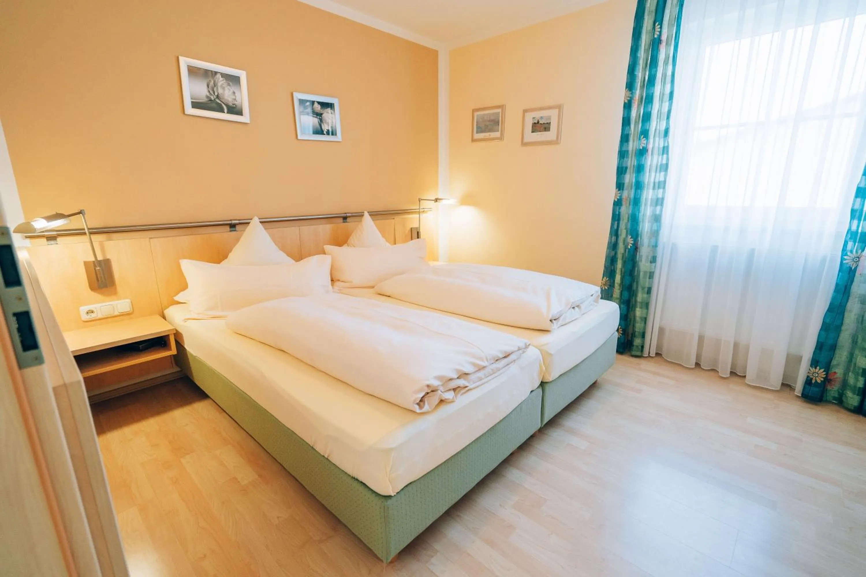 Bedroom, Bed in Hotel Abenstal