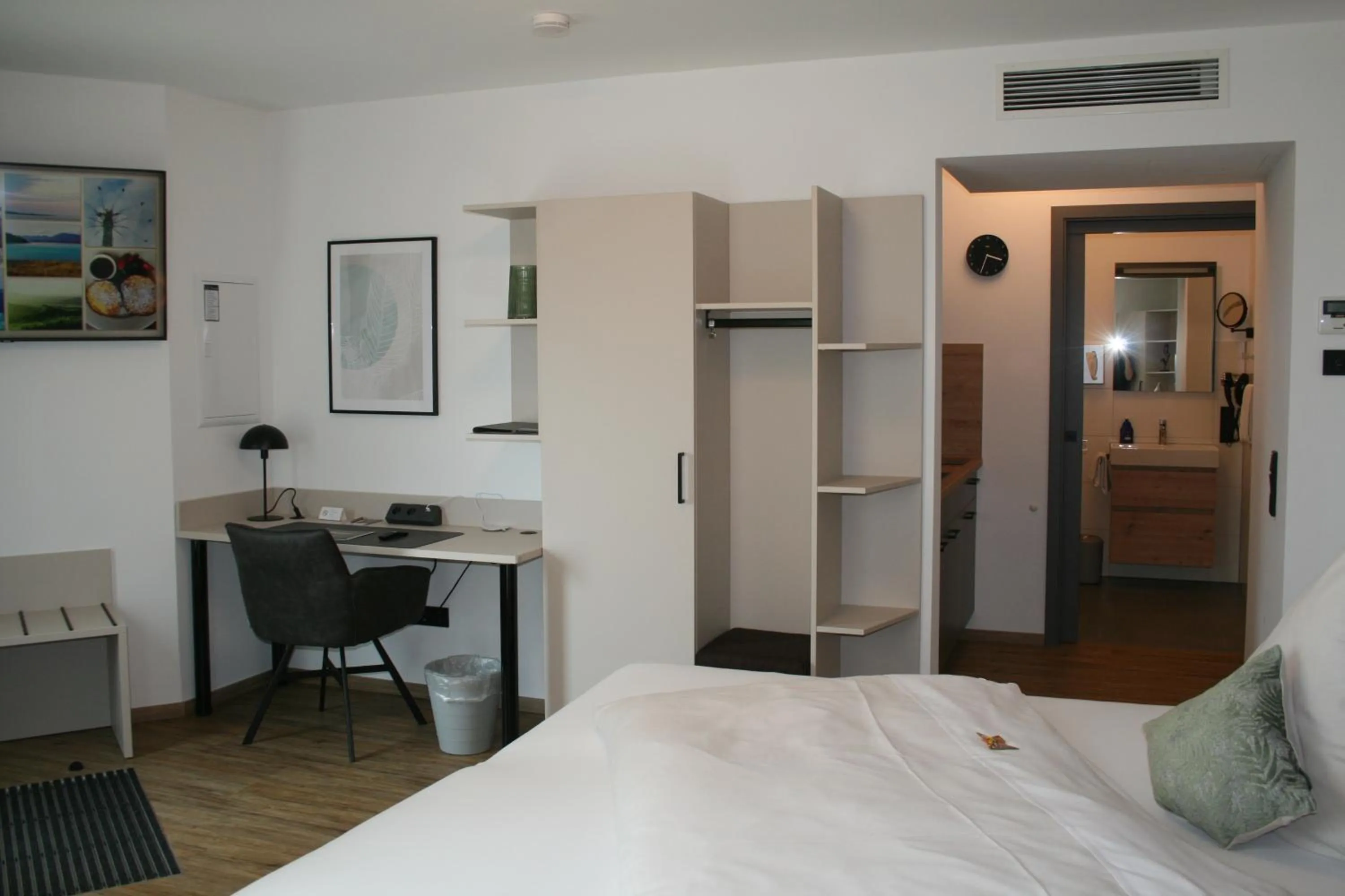 Staff, Bed in Hotel Bavaria