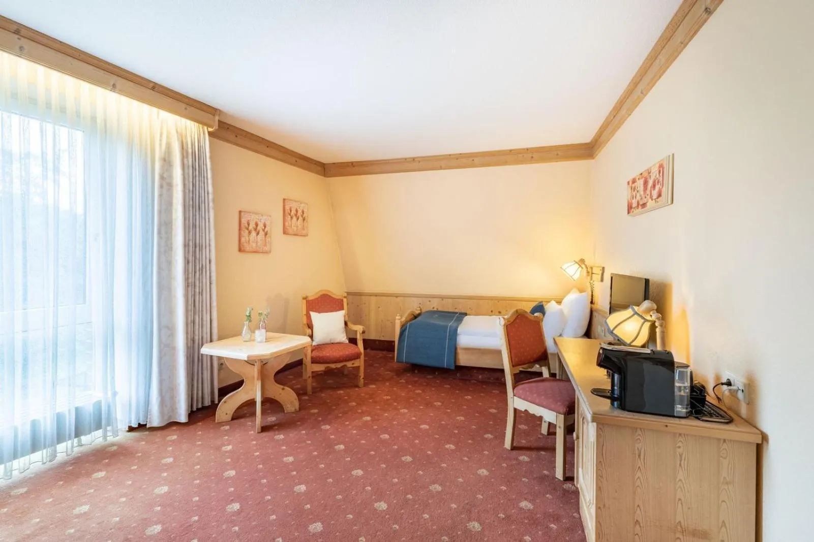 Photo of the whole room in Hotel Elisenhof Mönchengladbach