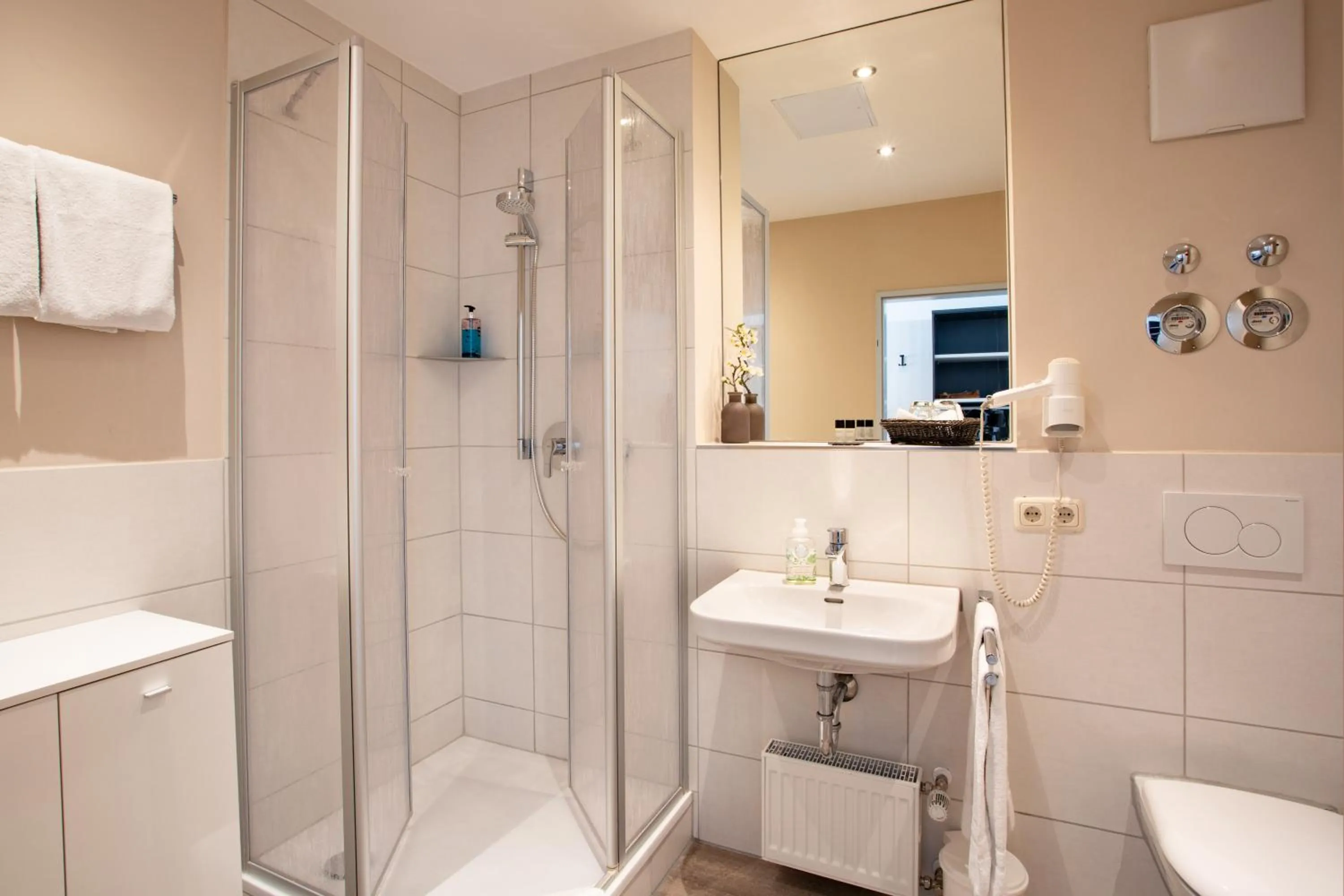 Shower in Boardinghouse Hotel Münchner Hof Pfarrkirchen