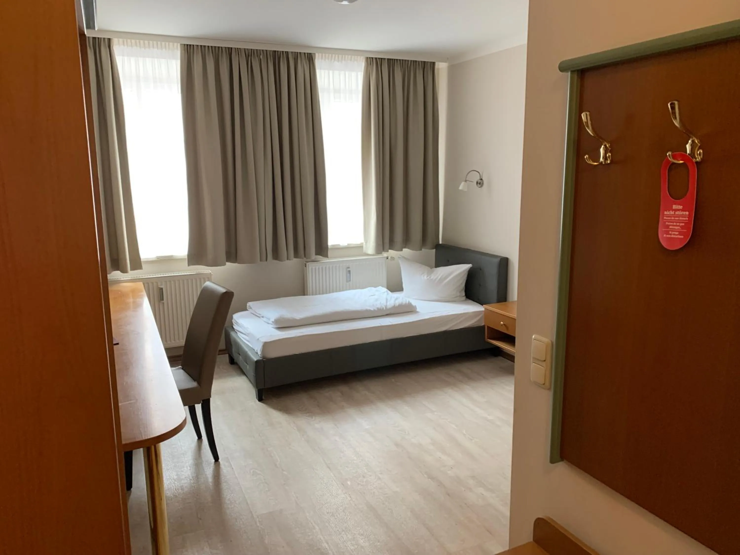 Photo of the whole room, Bed in Boardinghouse Hotel Münchner Hof Pfarrkirchen