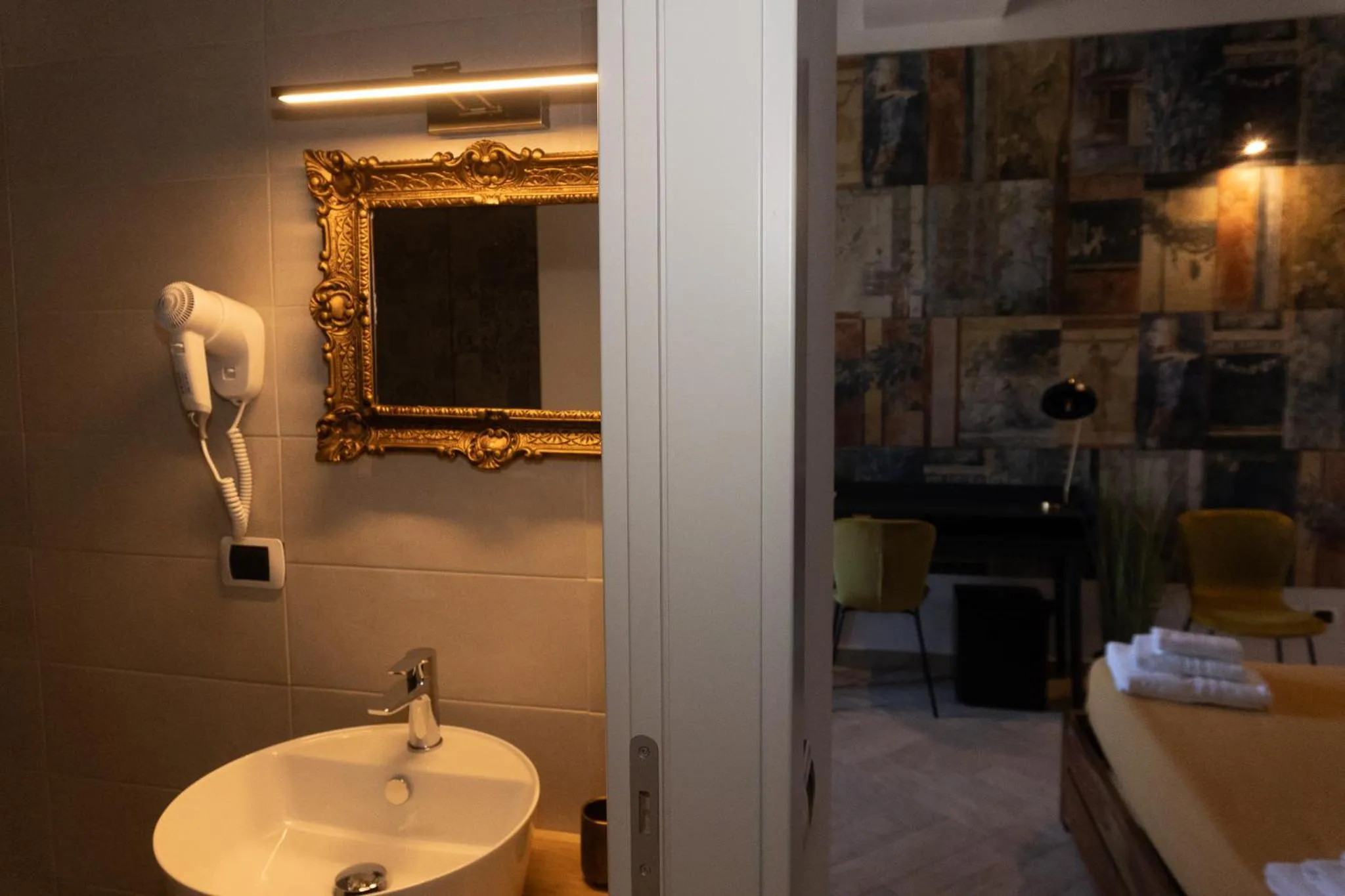 Le Boutique Luxury Rooms diffused in Historic Center