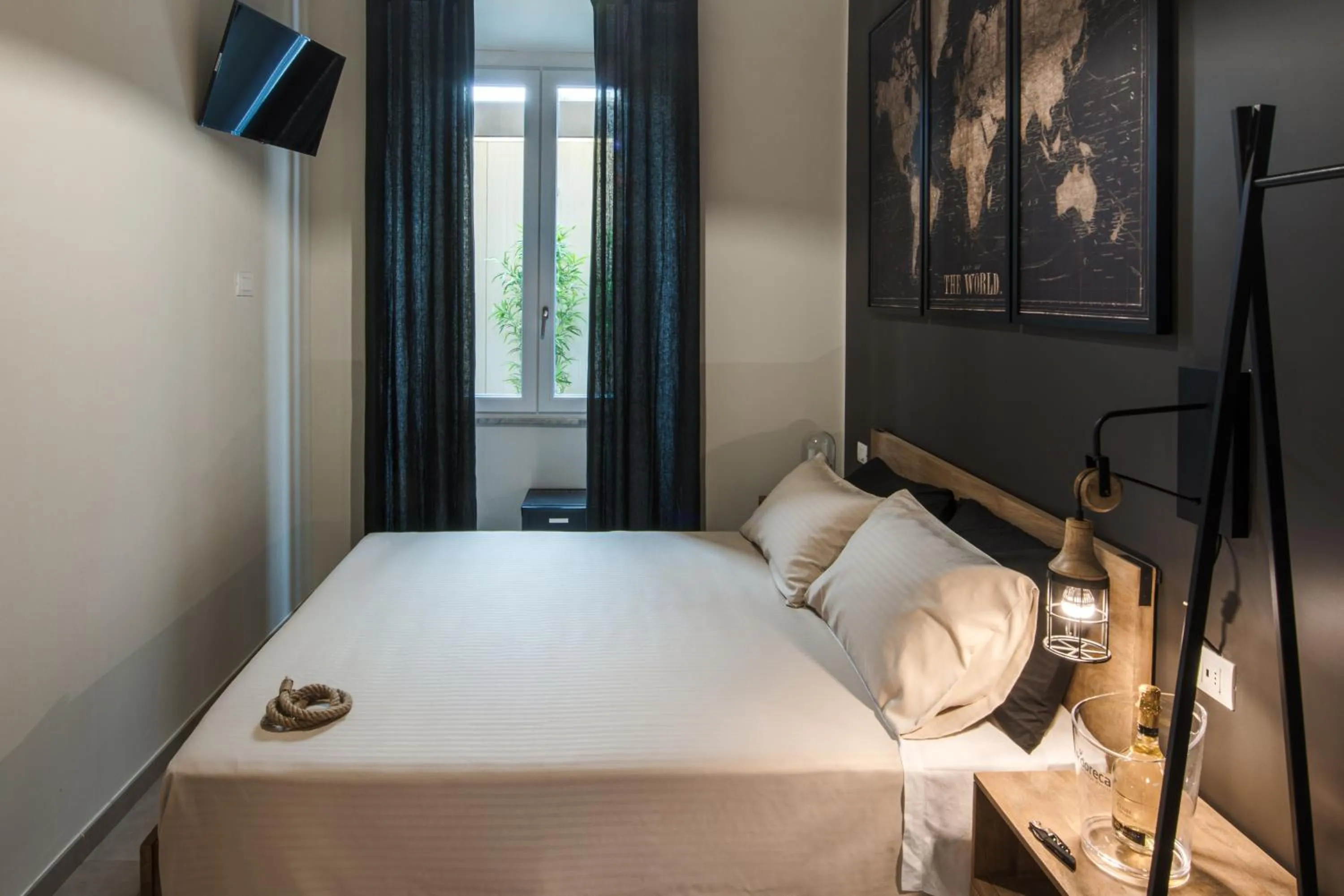 Bed in Le Boutique Luxury Rooms diffused in Historic Center