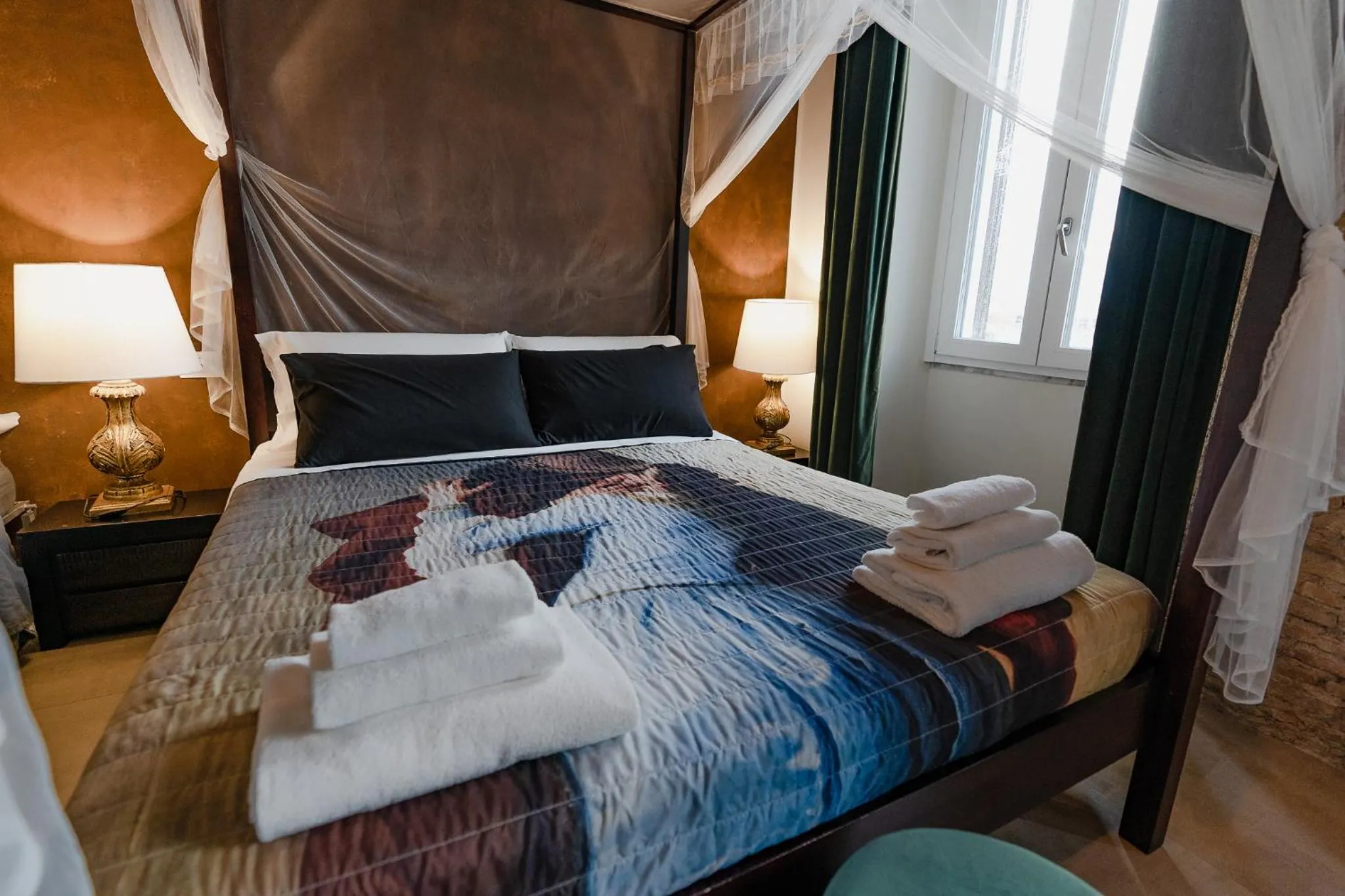 Bed in Le Boutique Luxury Rooms diffused in Historic Center