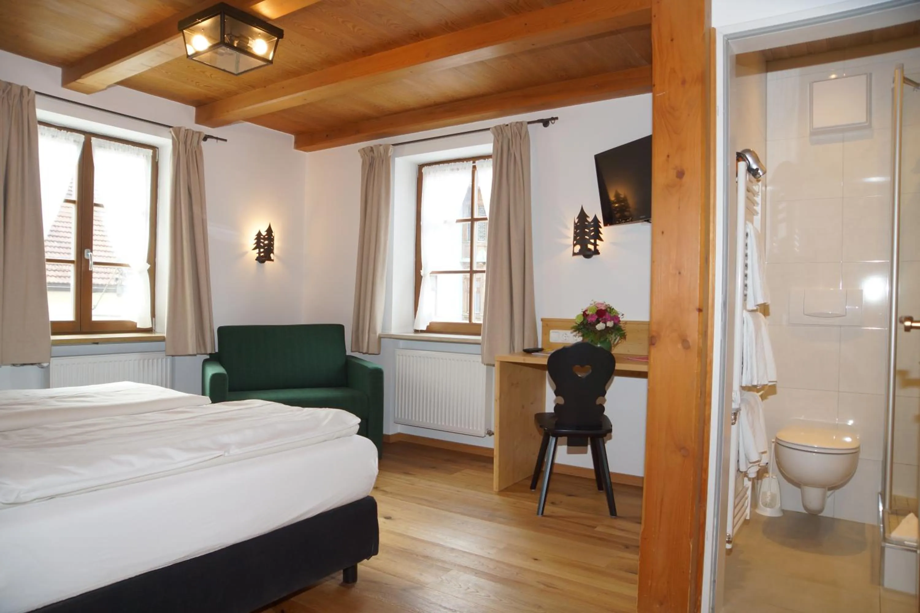 Photo of the whole room, Bed in Hotel & Gasthof Fraundorfer