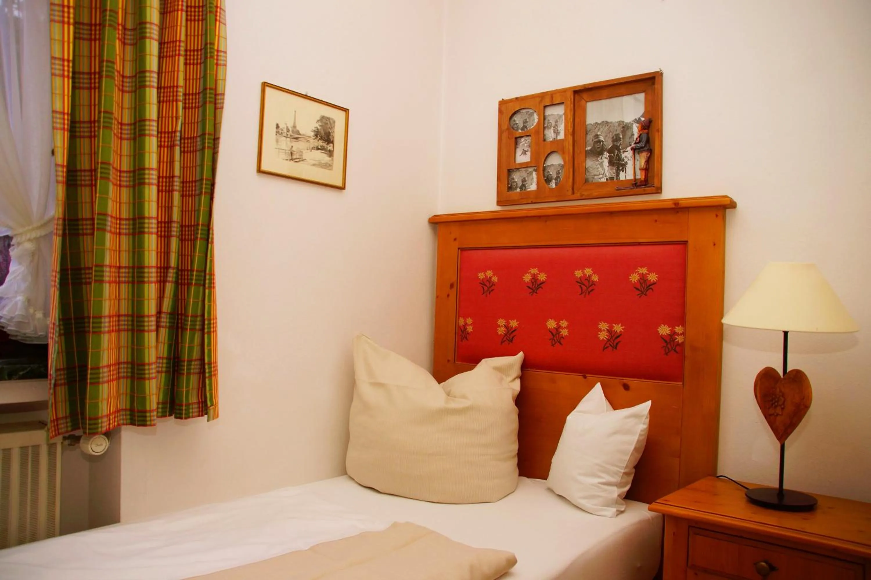 Photo of the whole room, Bed in Hotel & Gasthof Fraundorfer