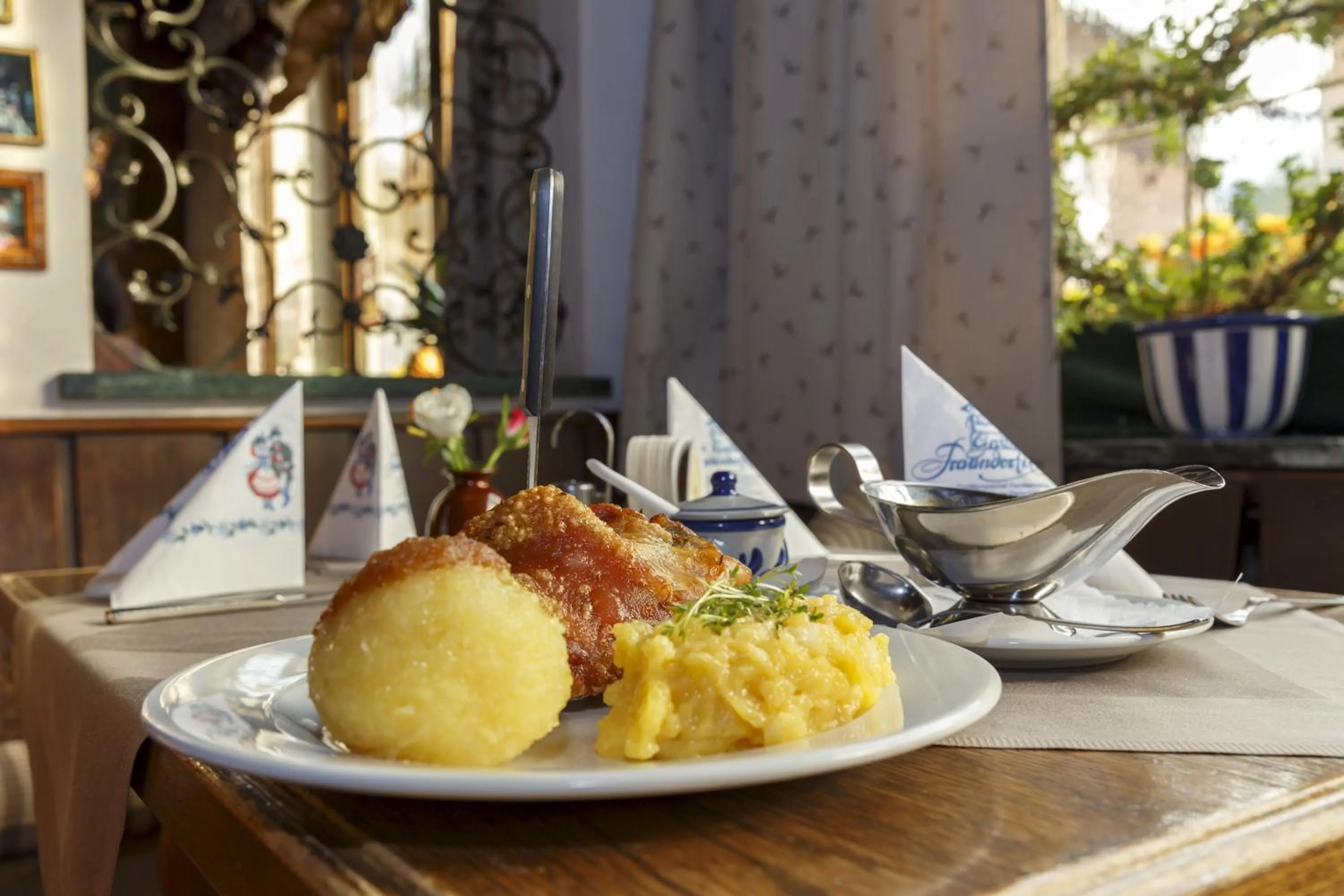 Food and drinks in Hotel & Gasthof Fraundorfer